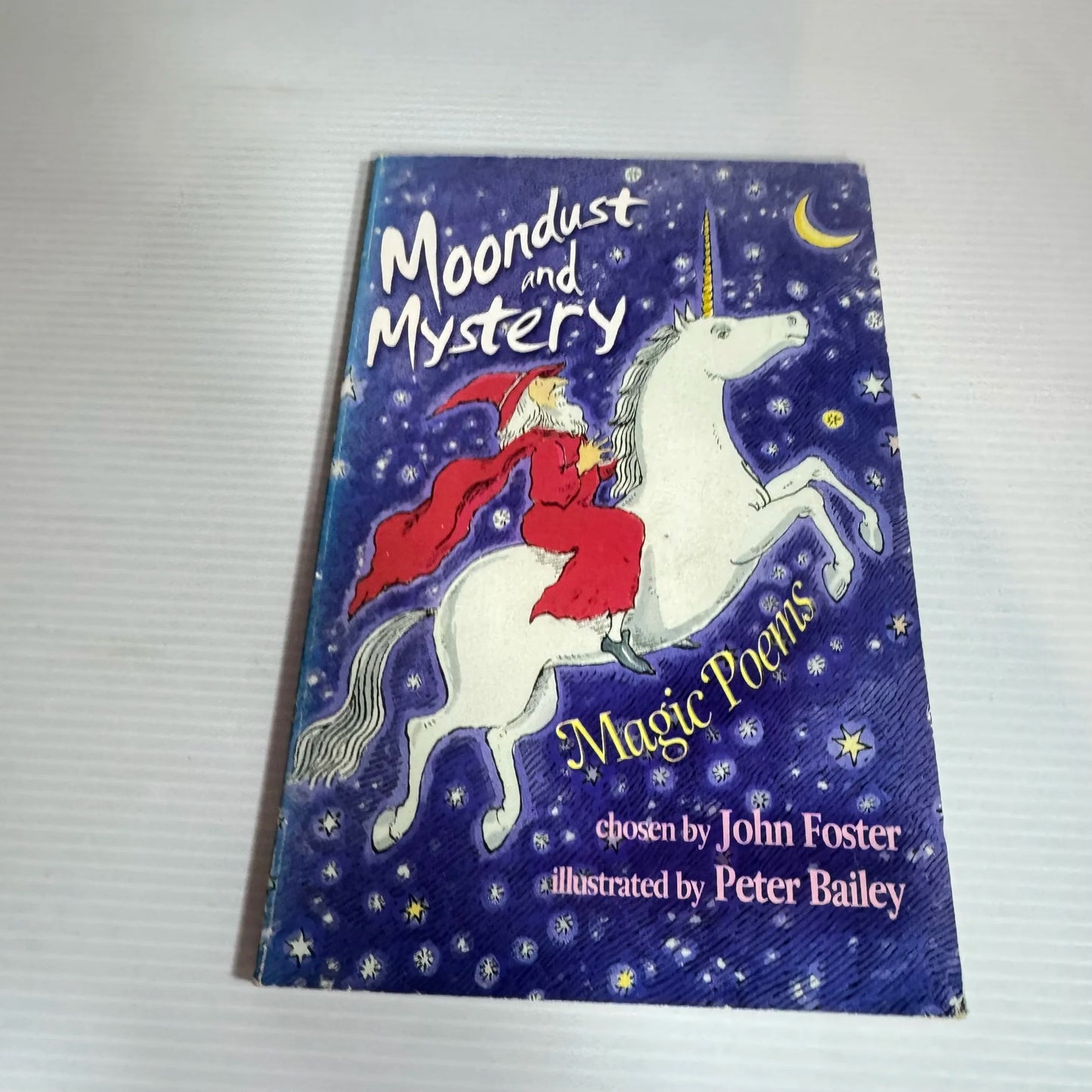 Moondust And Mystery: Magic Poems - John Foster