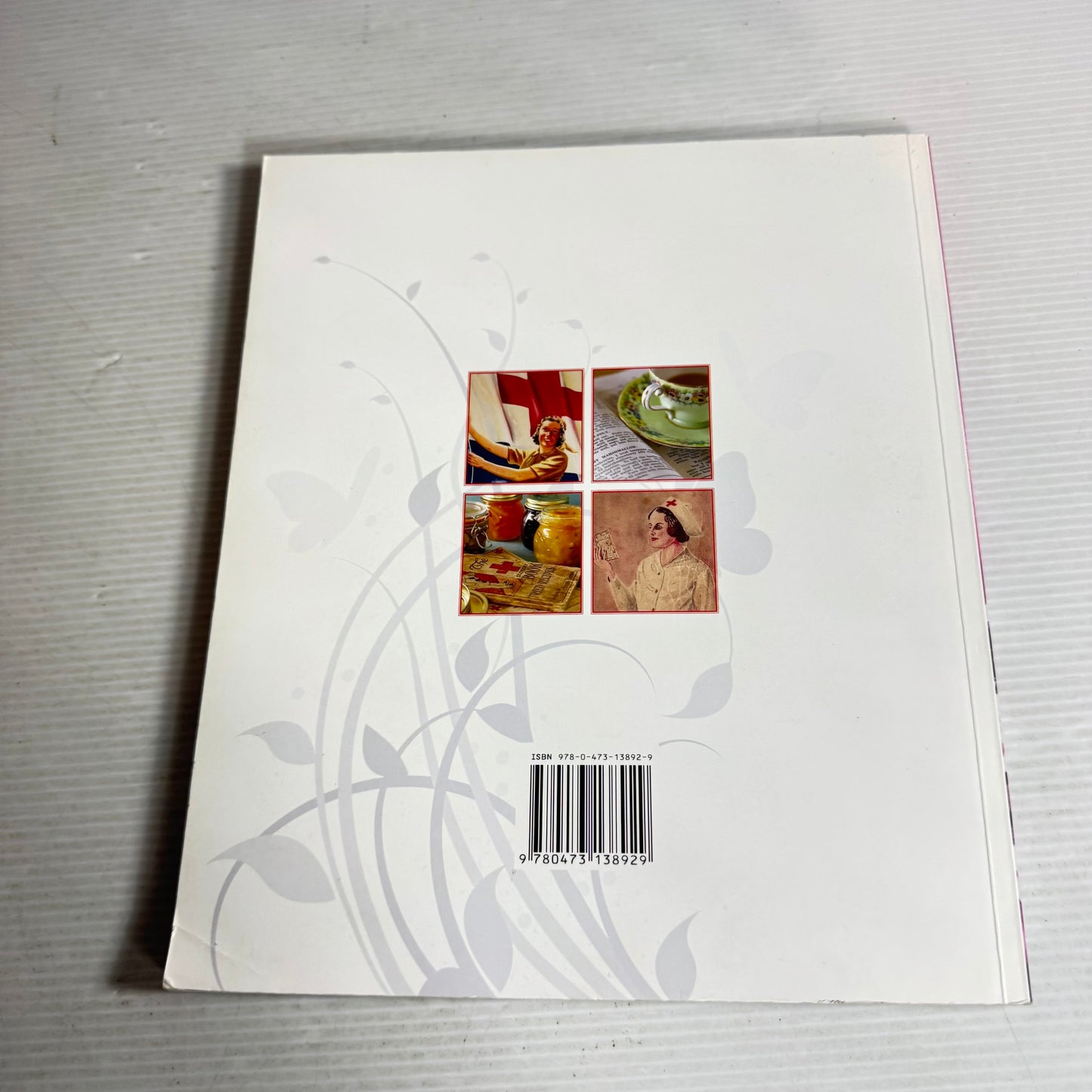 Kiwi Cookbook Bundle x2 Books : Kiwi Classics & NZ Red Cross Cookbook (734)