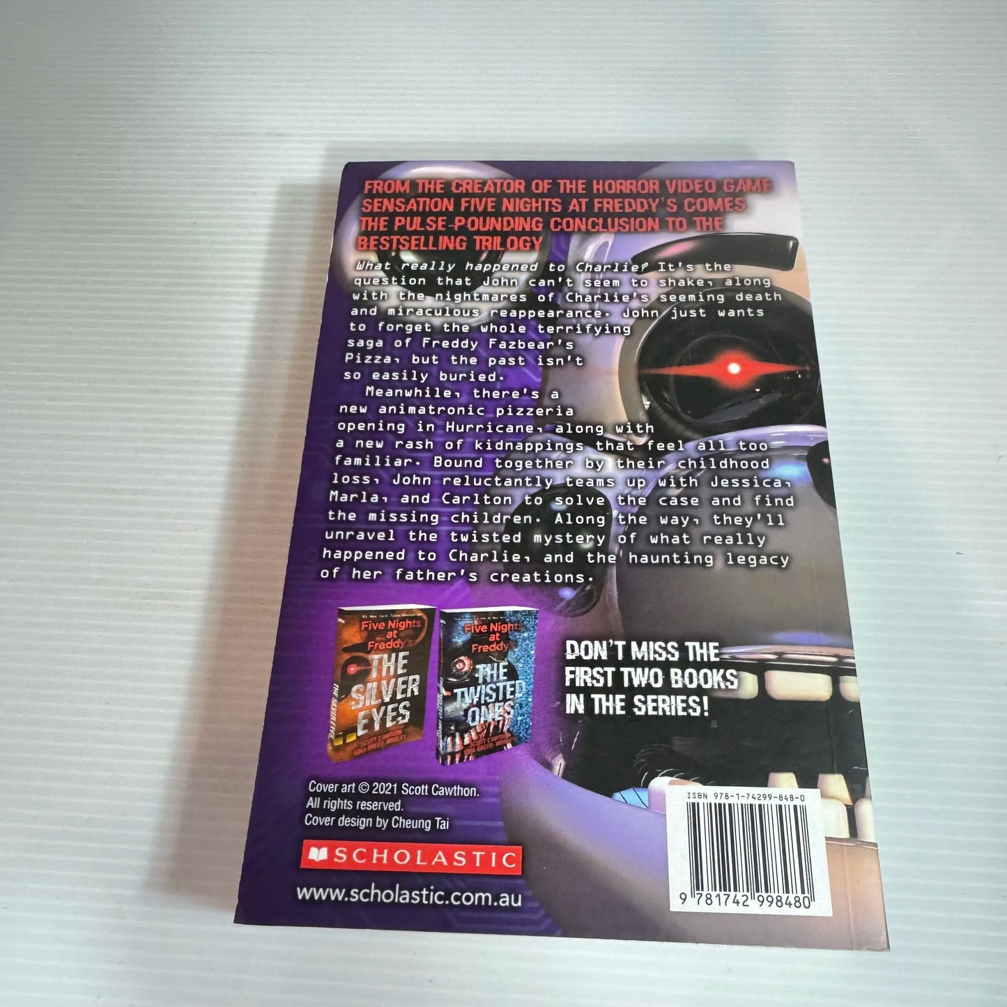 Five Nights at Freddy's : The Fourth Closet - Scott Cawthon & Kira Breed-Wrisley