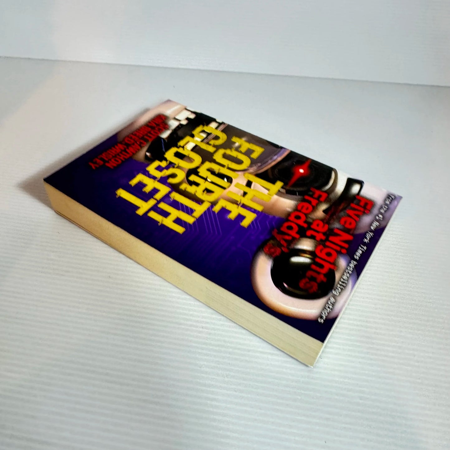 Five Nights at Freddy's : The Fourth Closet - Scott Cawthon & Kira Breed-Wrisley