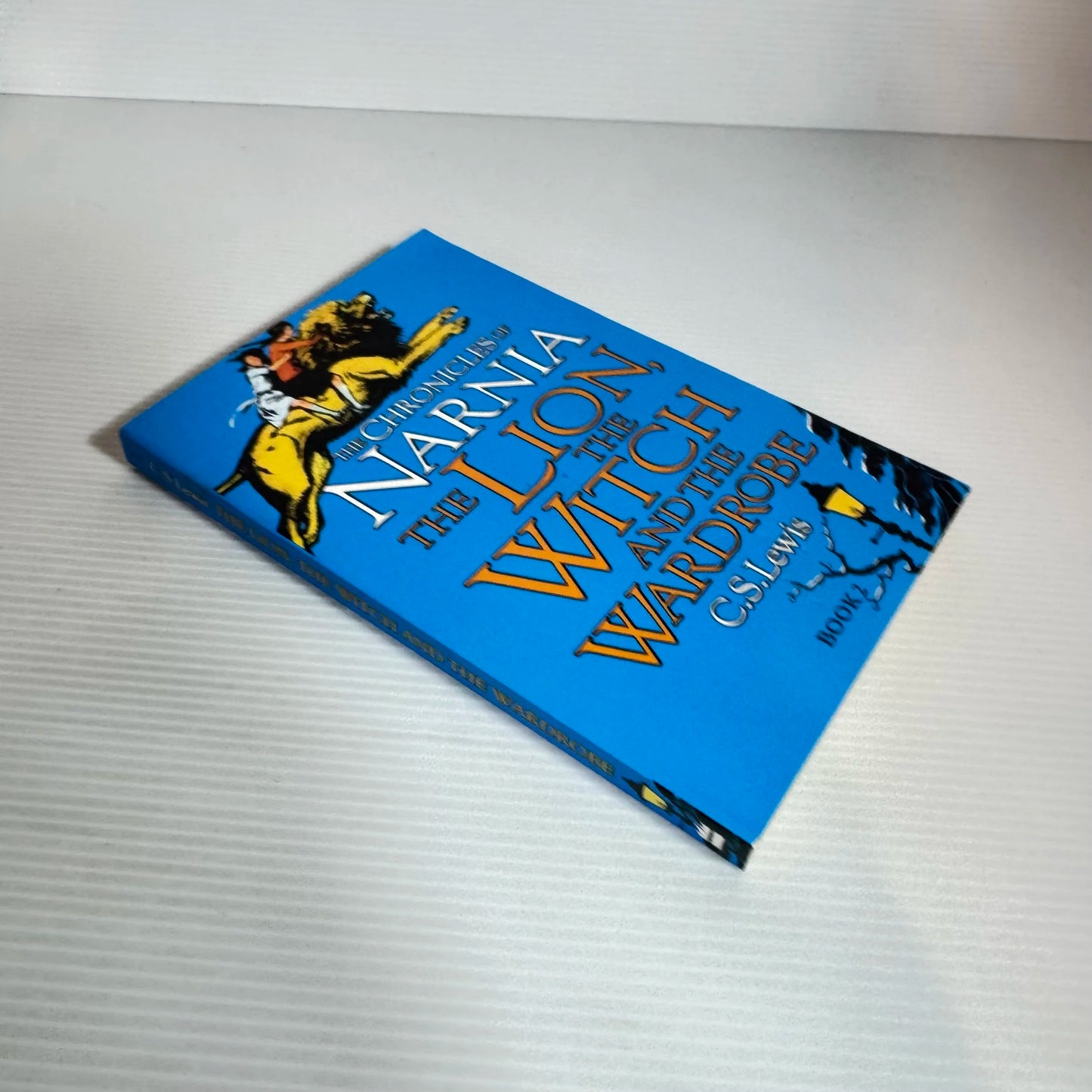 The Chronicles of Narnia : The Lion The Witch and The Wardrobe - C.S. Leiws