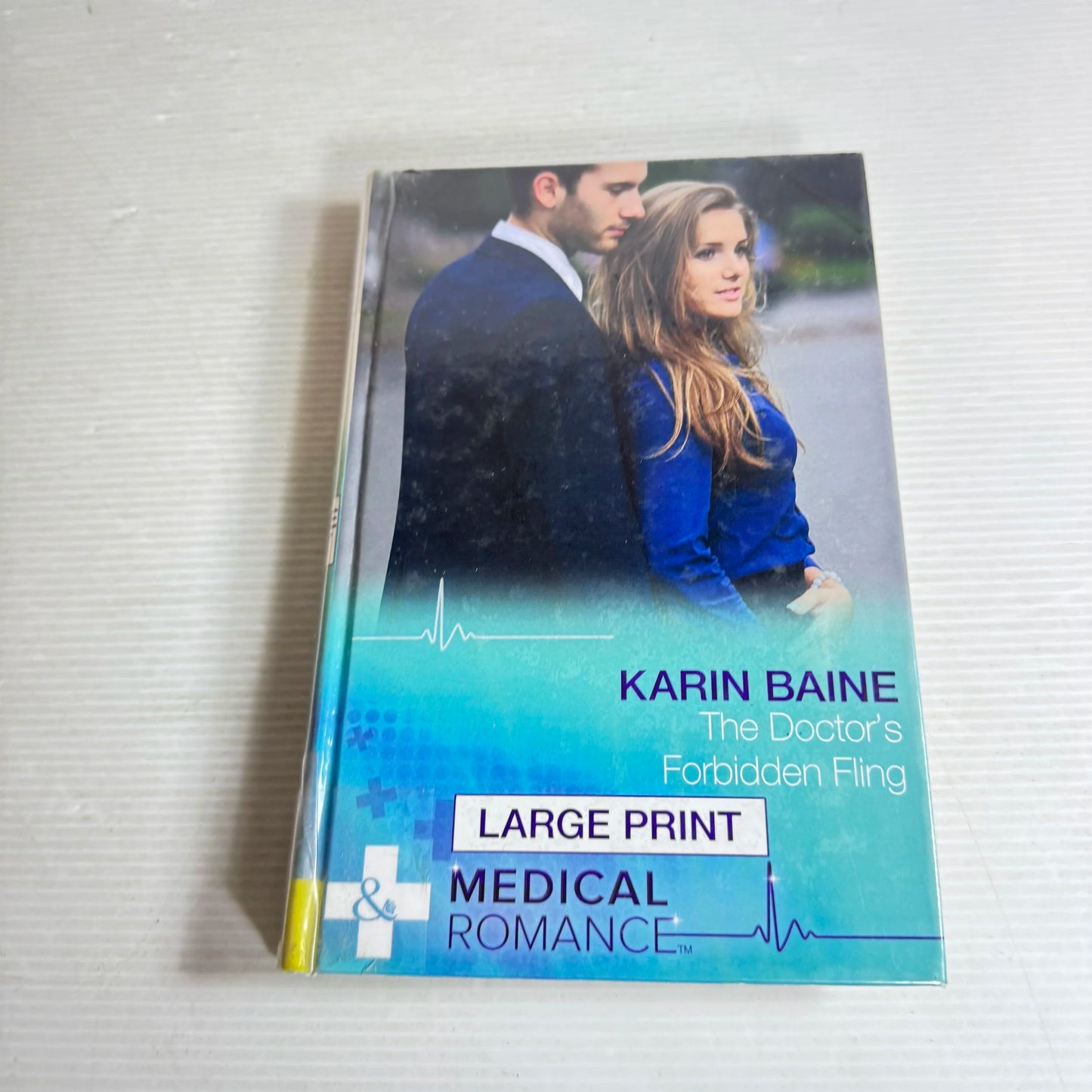 Mills & Boon : The Doctor's Forbidden Fling - Karin Baine (LARGE PRINT)