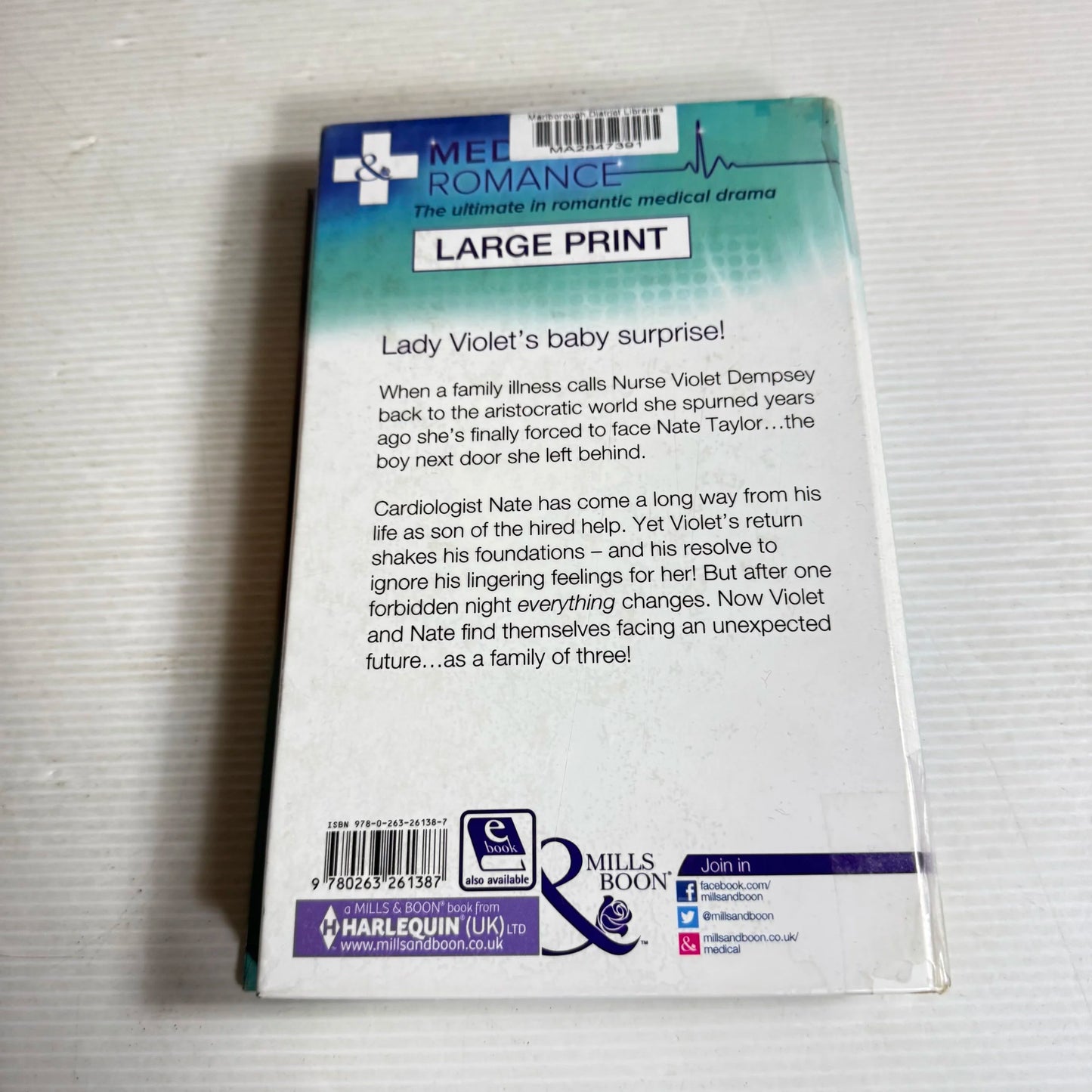 Mills & Boon : The Doctor's Forbidden Fling - Karin Baine (LARGE PRINT)