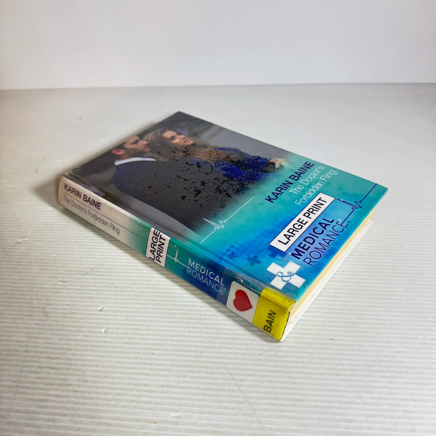 Mills & Boon : The Doctor's Forbidden Fling - Karin Baine (LARGE PRINT)