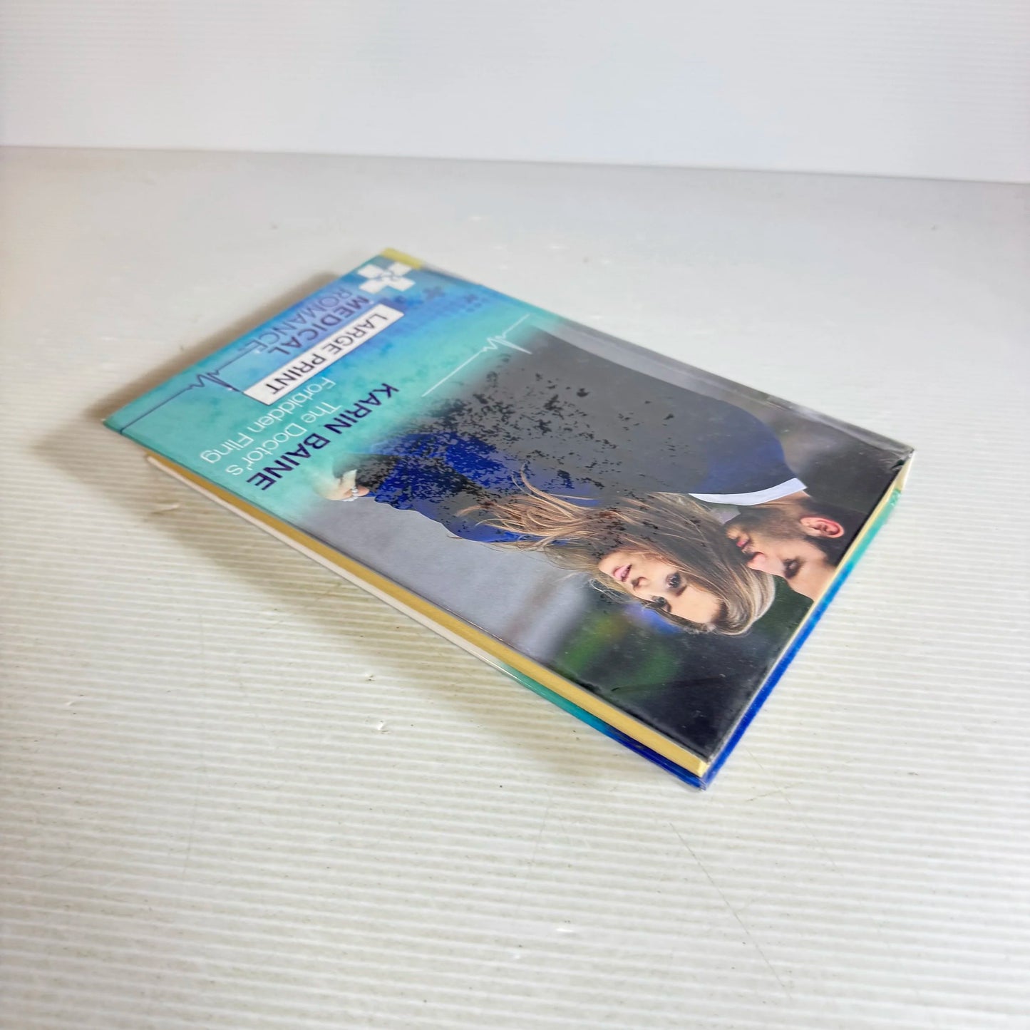 Mills & Boon : The Doctor's Forbidden Fling - Karin Baine (LARGE PRINT)