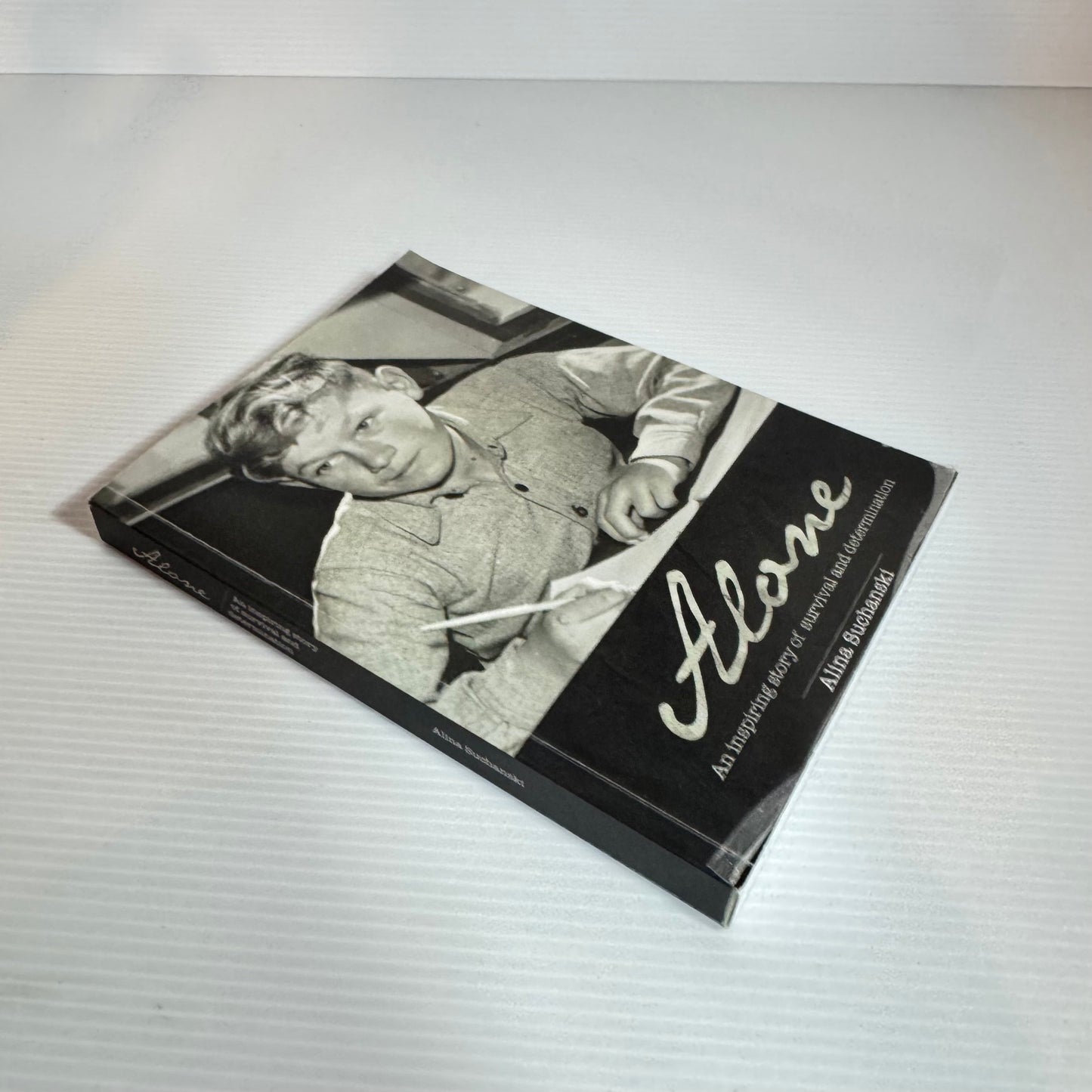 Alone: An Inspiring Story Of Survival And Determination - Alina Suchanski