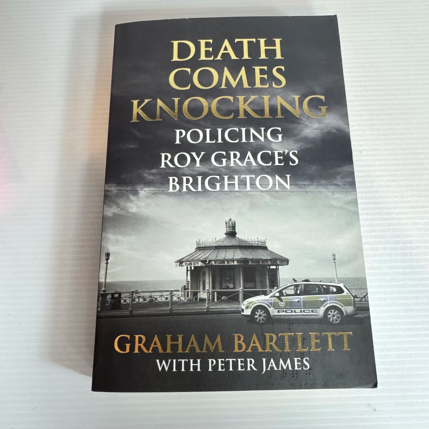 Death Comes Knocking : Policing Roy Grace's Brighton - Graham Bartlett with Peter James