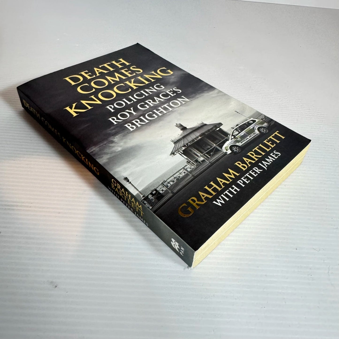 Death Comes Knocking : Policing Roy Grace's Brighton - Graham Bartlett with Peter James