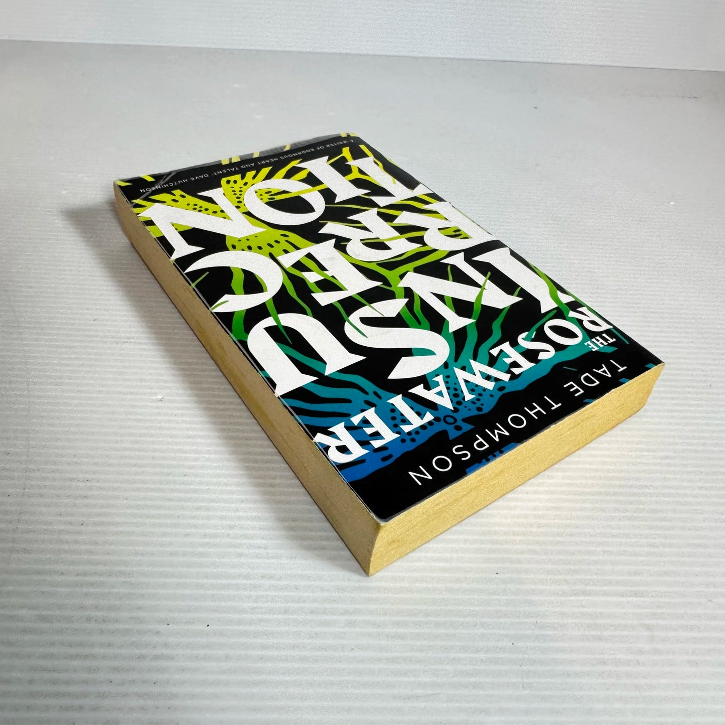 The Rosewater Insurrection - Tade Thompson