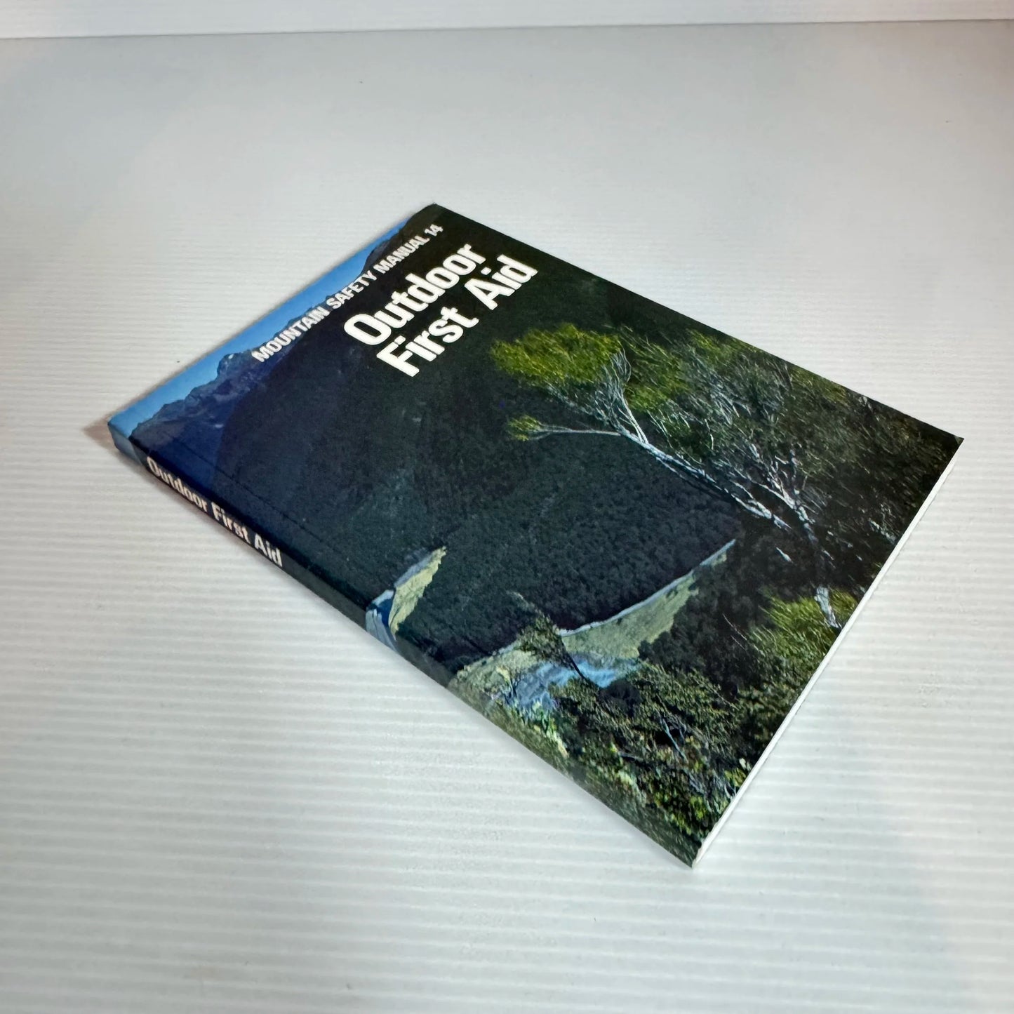 Mountain Safety Manual 14 : Outdoor First Aid