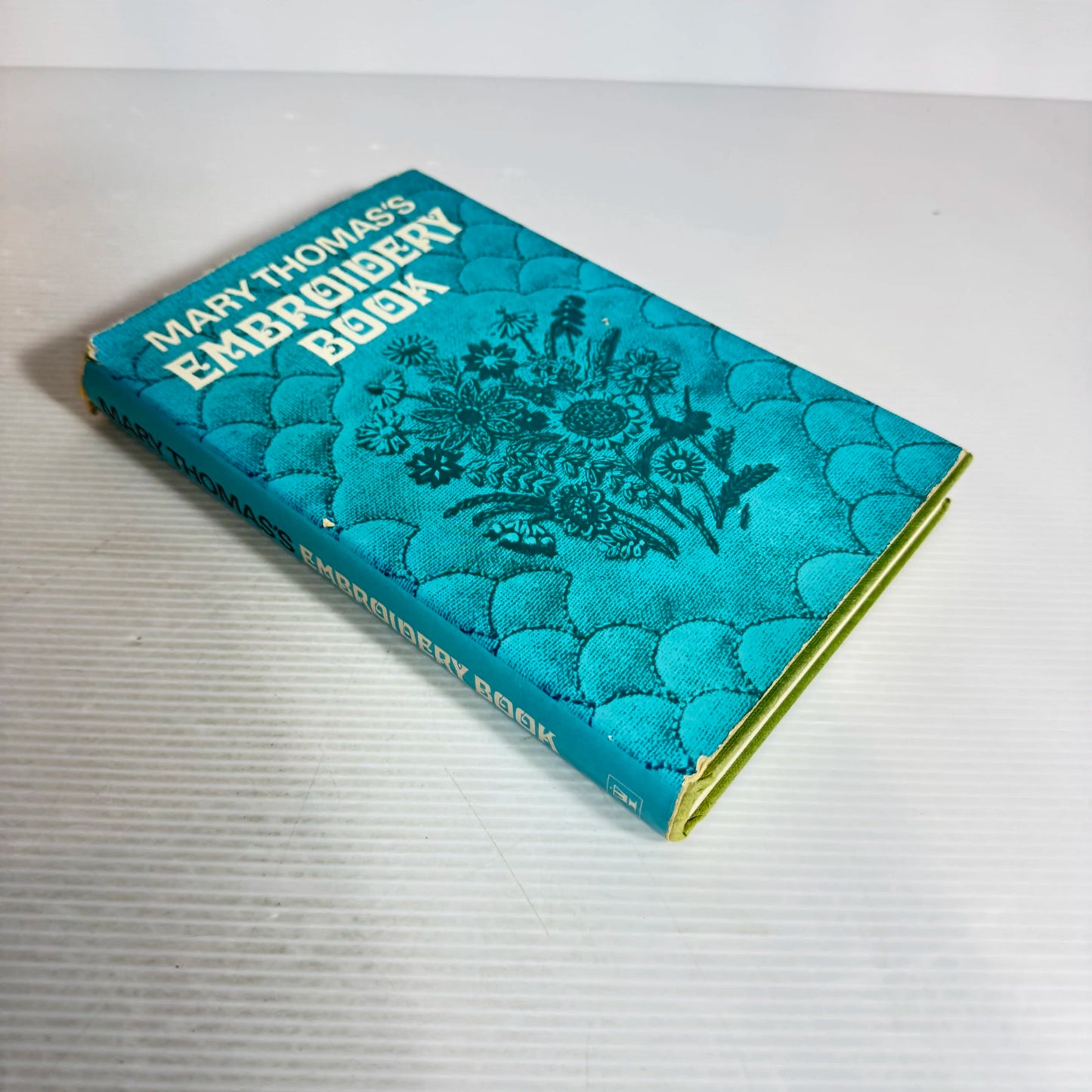 Mary Thomas's Embroidery Book (Vintage 1973)