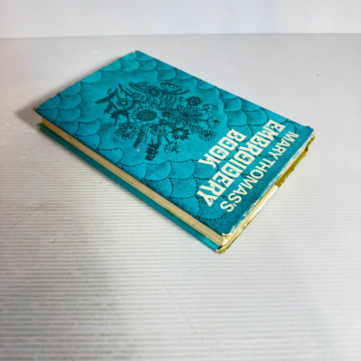 Mary Thomas's Embroidery Book (Vintage 1973)