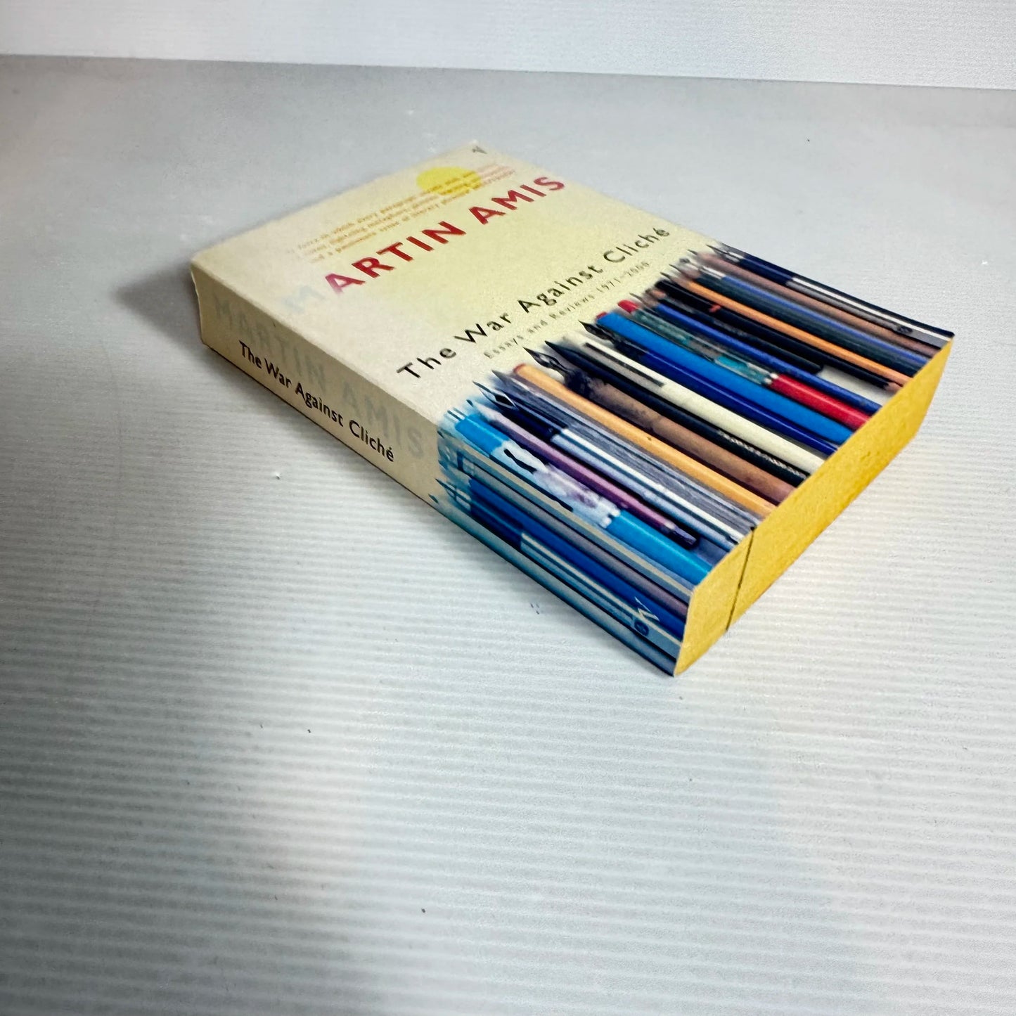 The War Against Cliché : Essays and Reviews 1971 - 2000 - Martin Amis