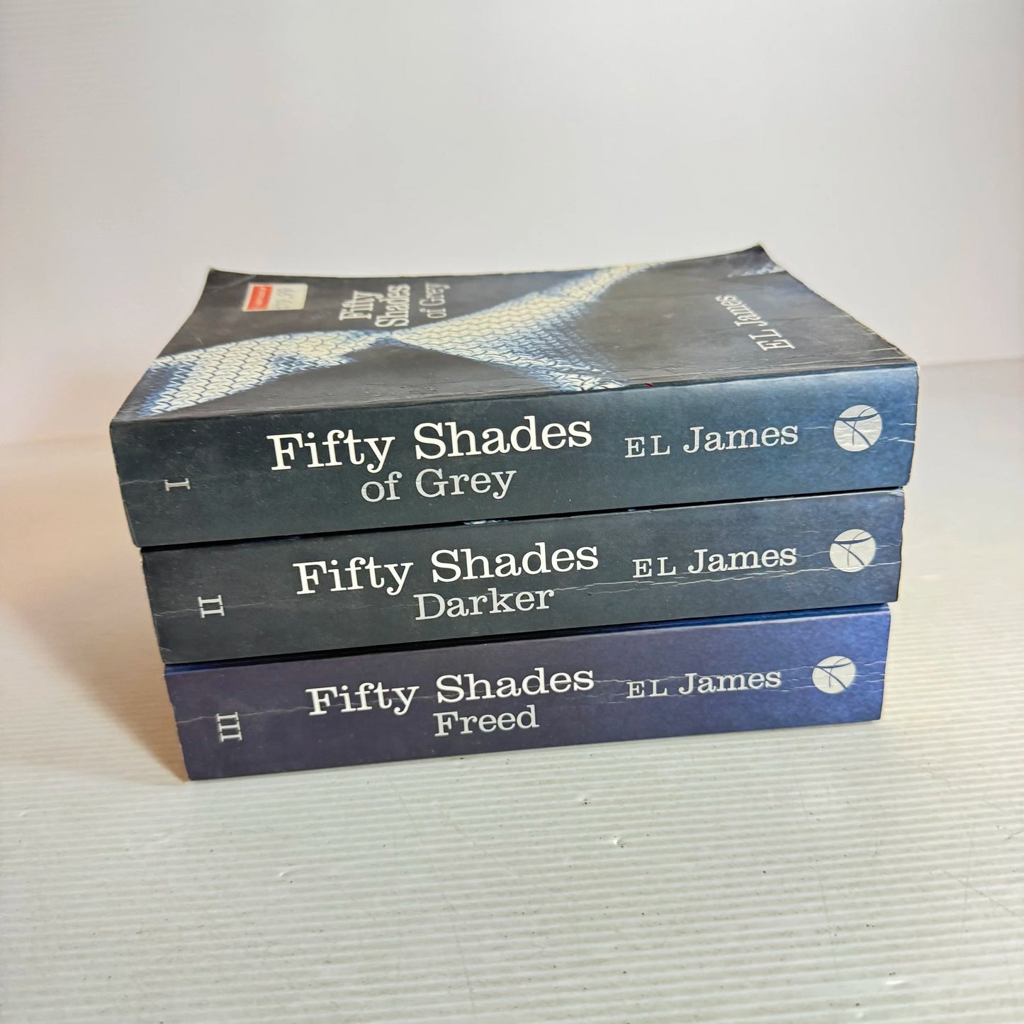 Fifty Shades of Grey Series Books 1-3 Grey, Darke, Freed - E L James (801)
