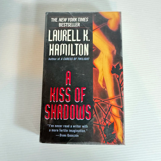 A Kiss of Shadows - Laurell K. Hamilton
