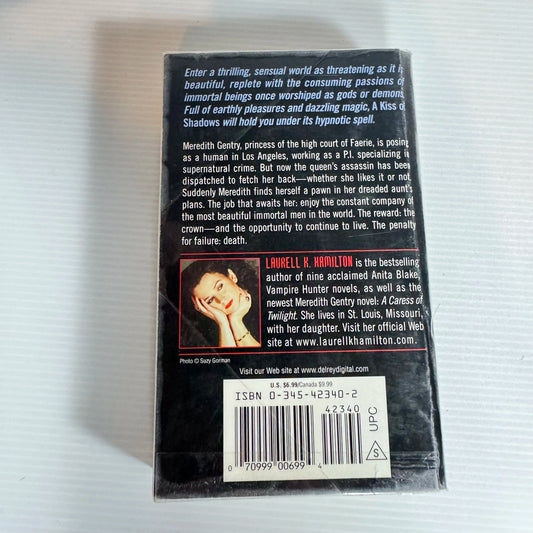 A Kiss of Shadows - Laurell K. Hamilton