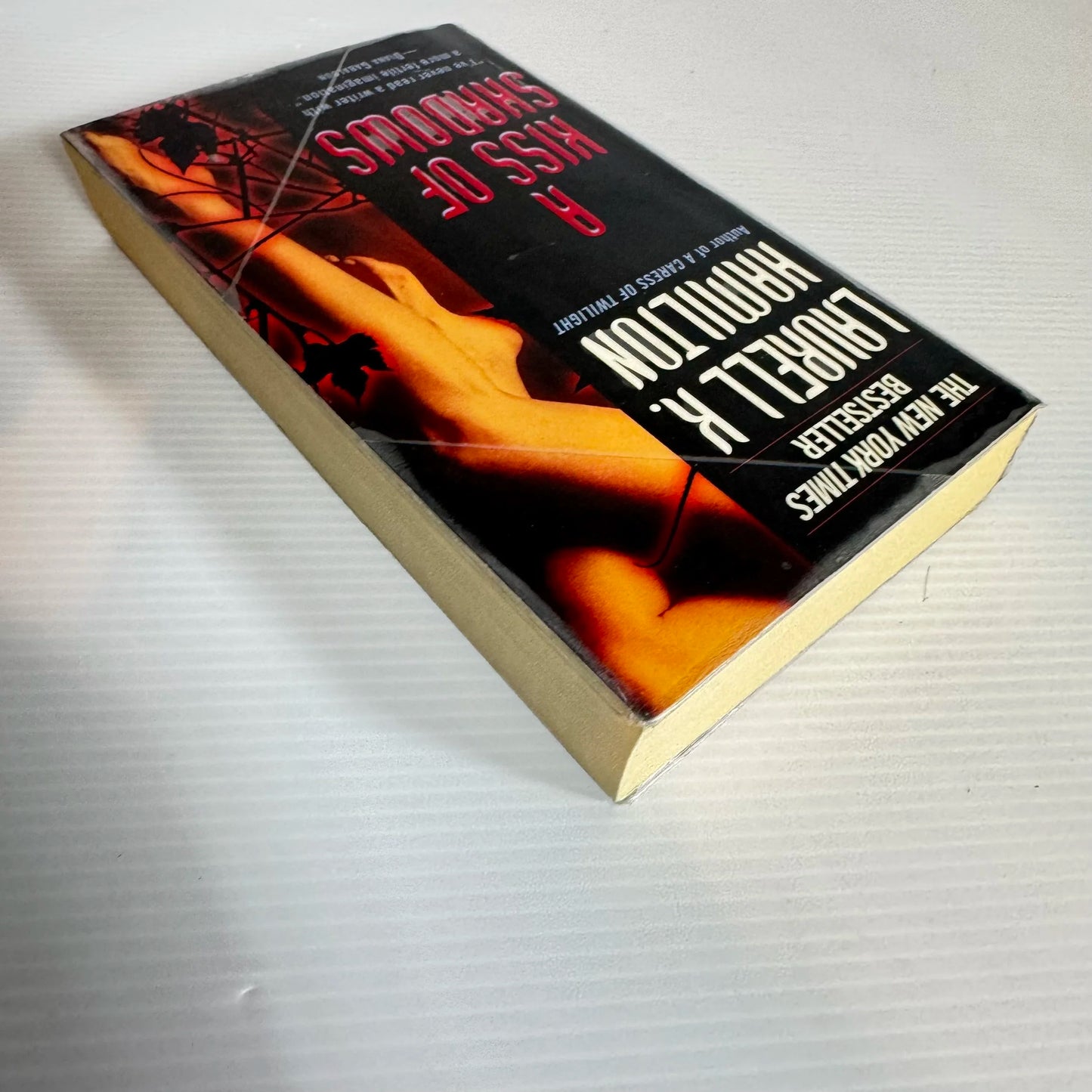 A Kiss of Shadows - Laurell K. Hamilton