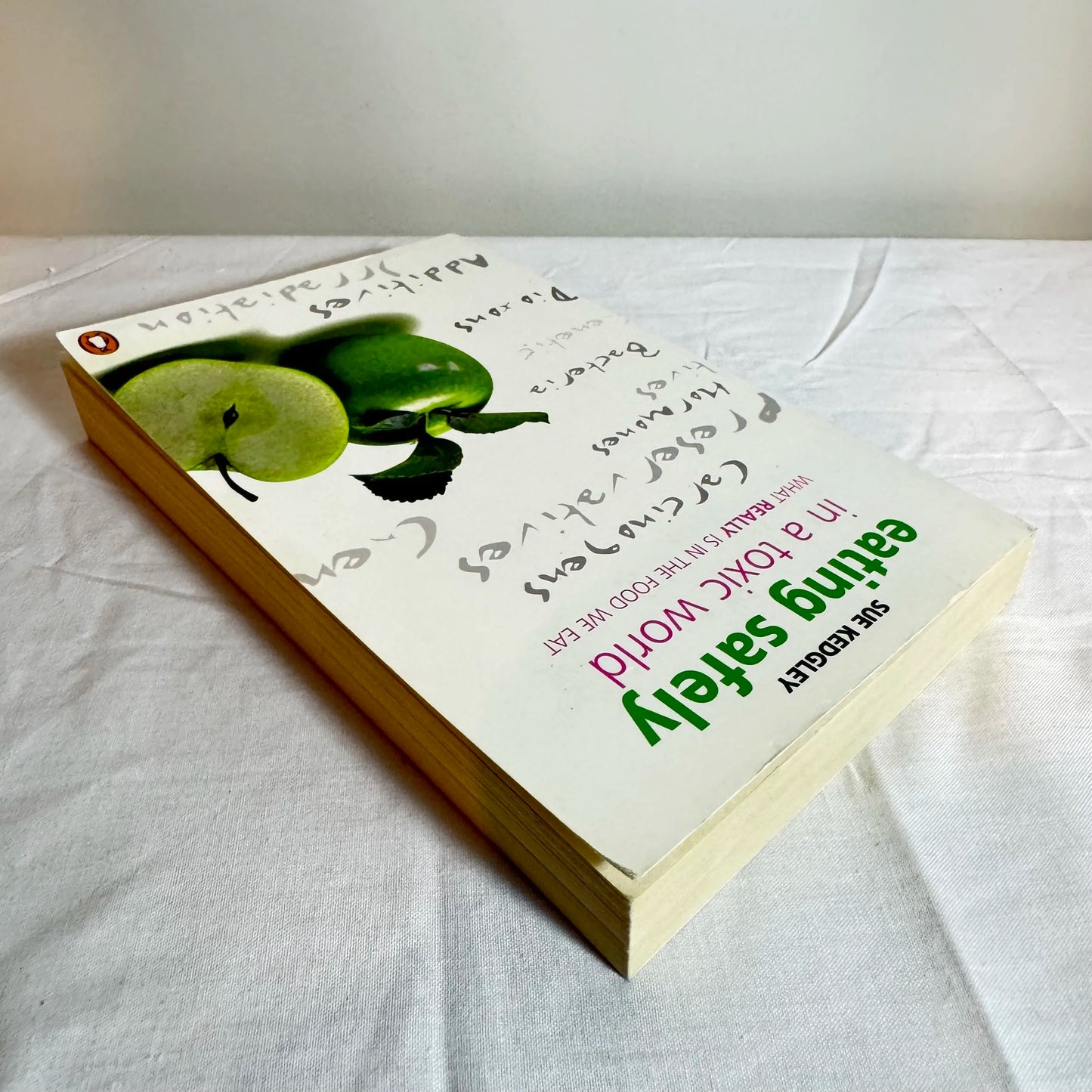 Eating Safely in a Toxic  World - Sue Kedgley