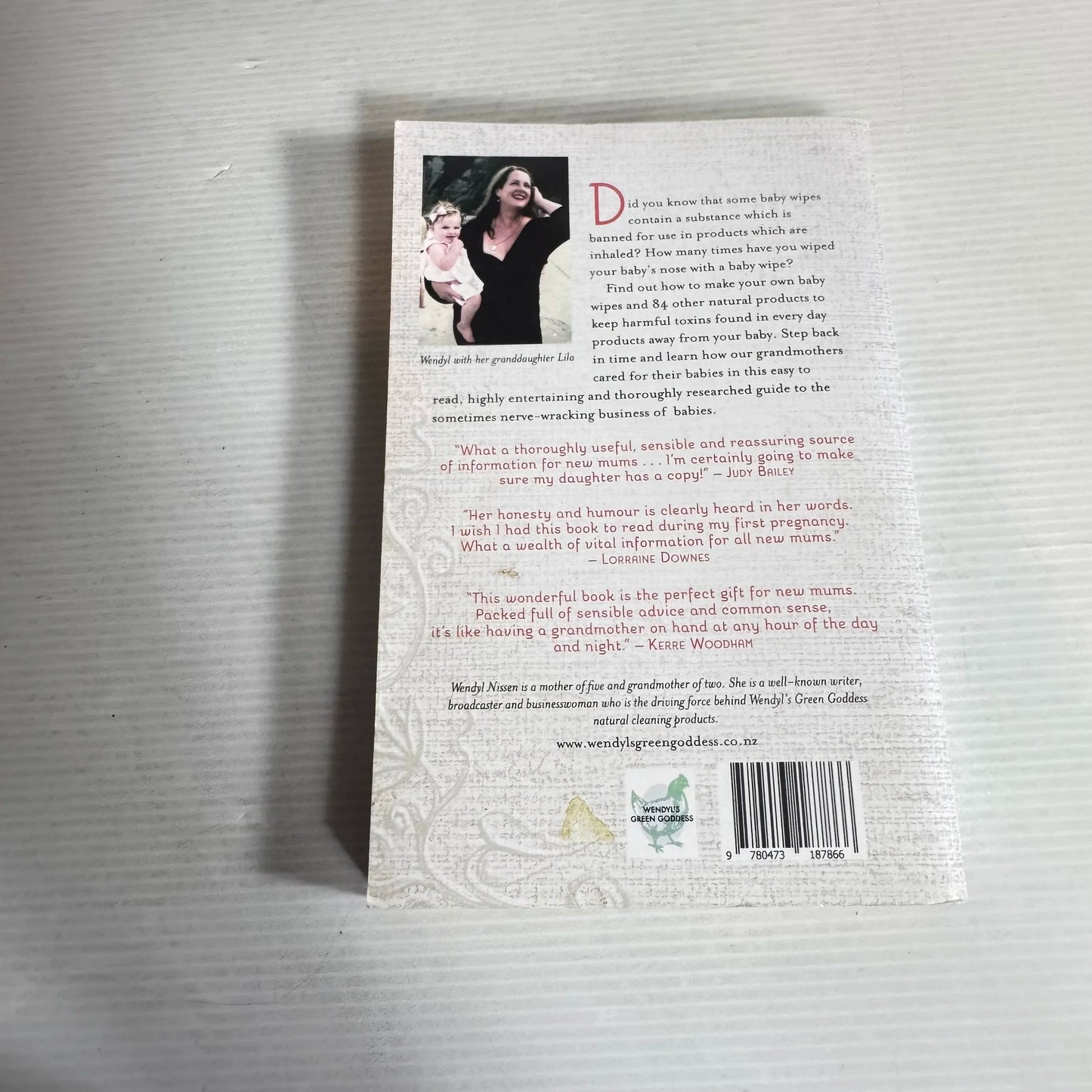 Mother's Little Helper : Old-Fashioned Guide to Raising Your Baby Chemical-Free - Wendyl Nissen