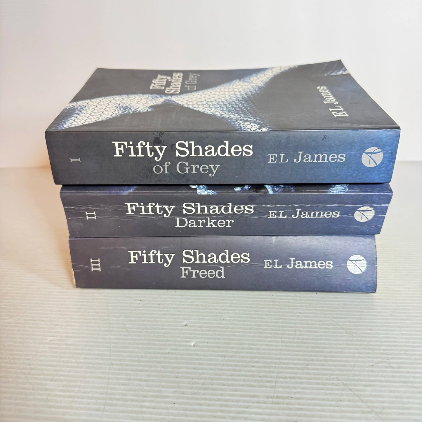 Fifty Shades Of Grey Book Bundle x3 (2028) Grey/Darker/Freed