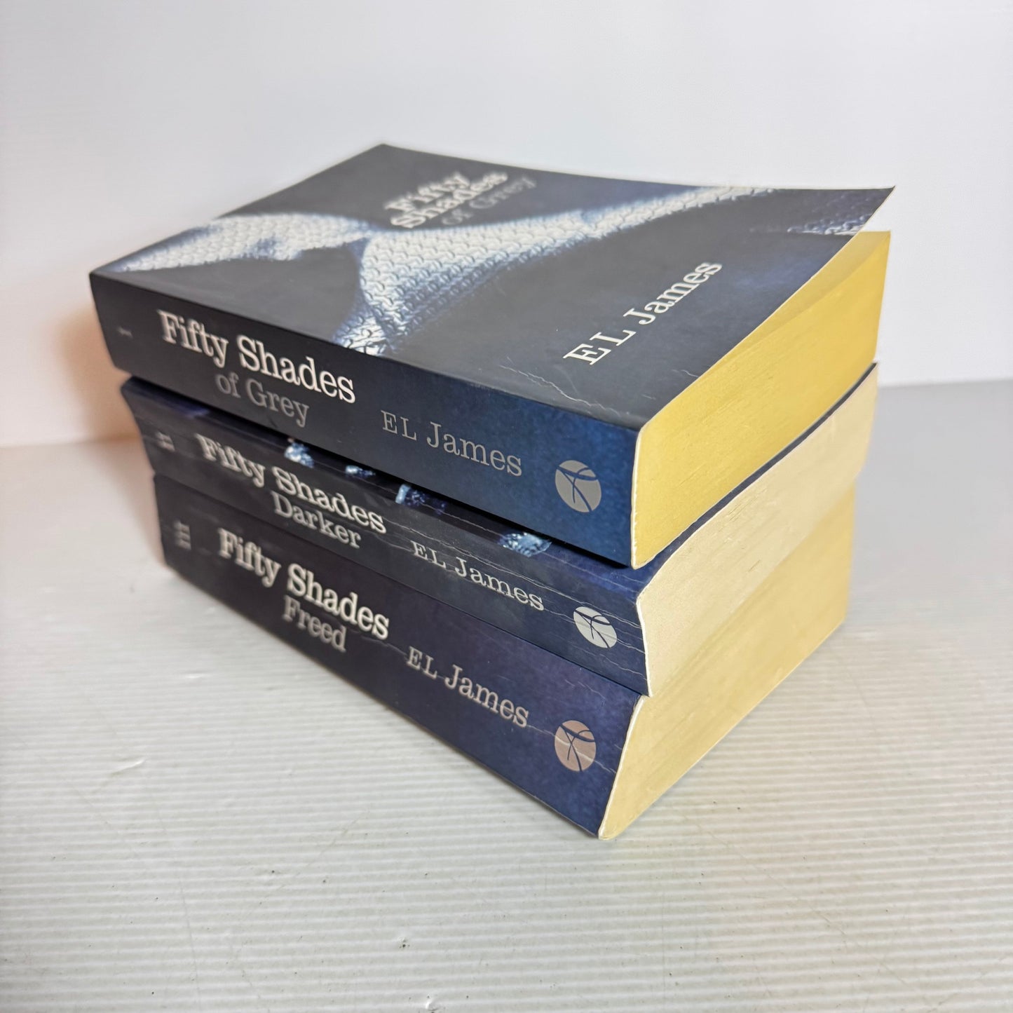 Fifty Shades Of Grey Book Bundle x3 (2028) Grey/Darker/Freed