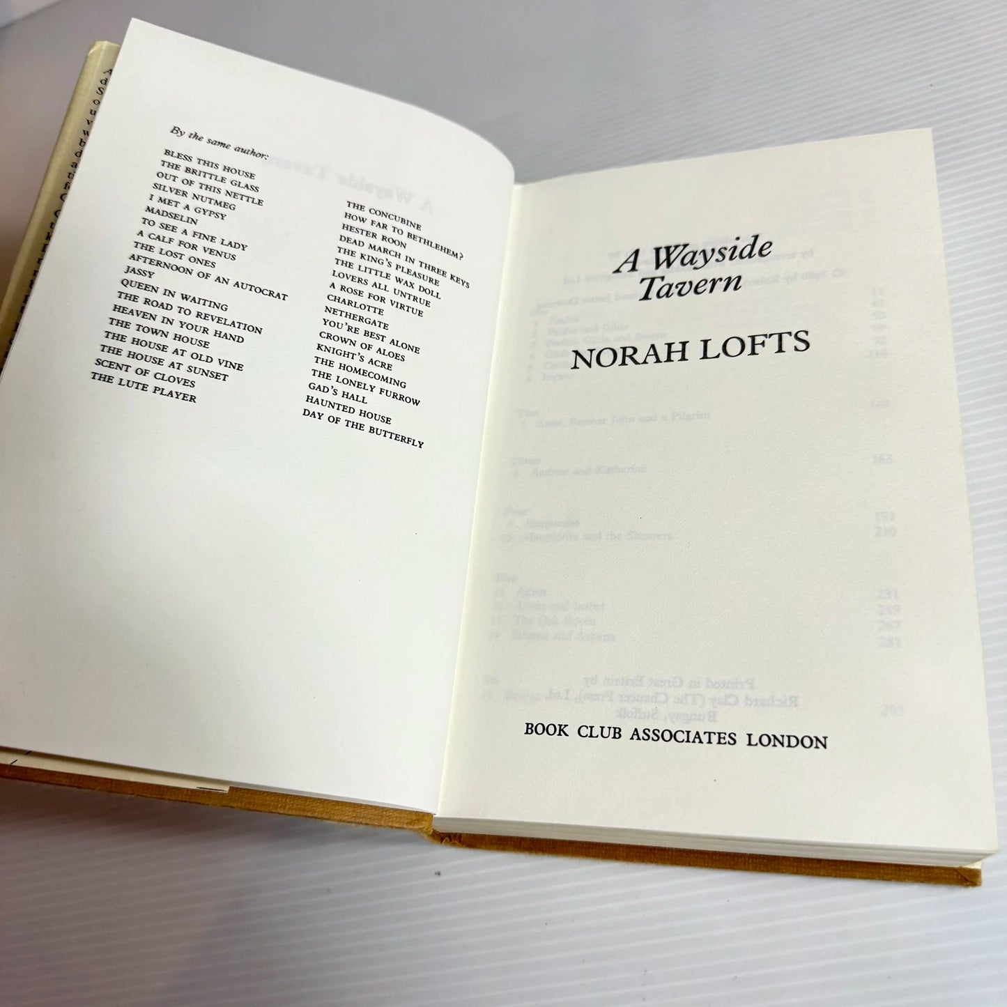 A Wayside Tavern - Norah Lofts (Vintage 1981)