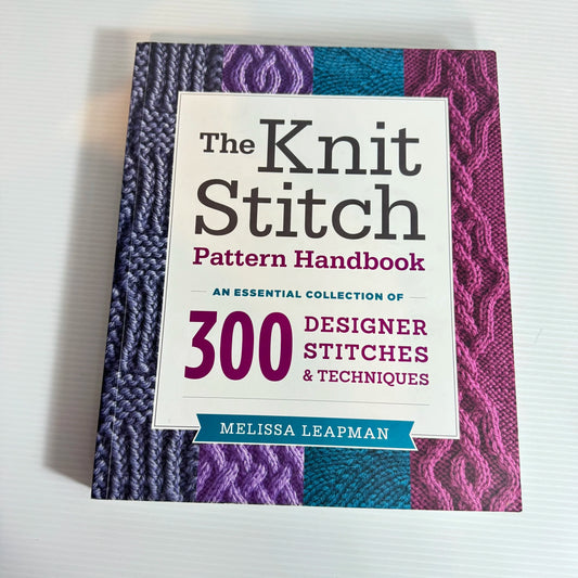 Th Knit Stich Pattern Handbook : An Essential Collection of 300 Designer Stitches & Techniques - Melissa Leapman