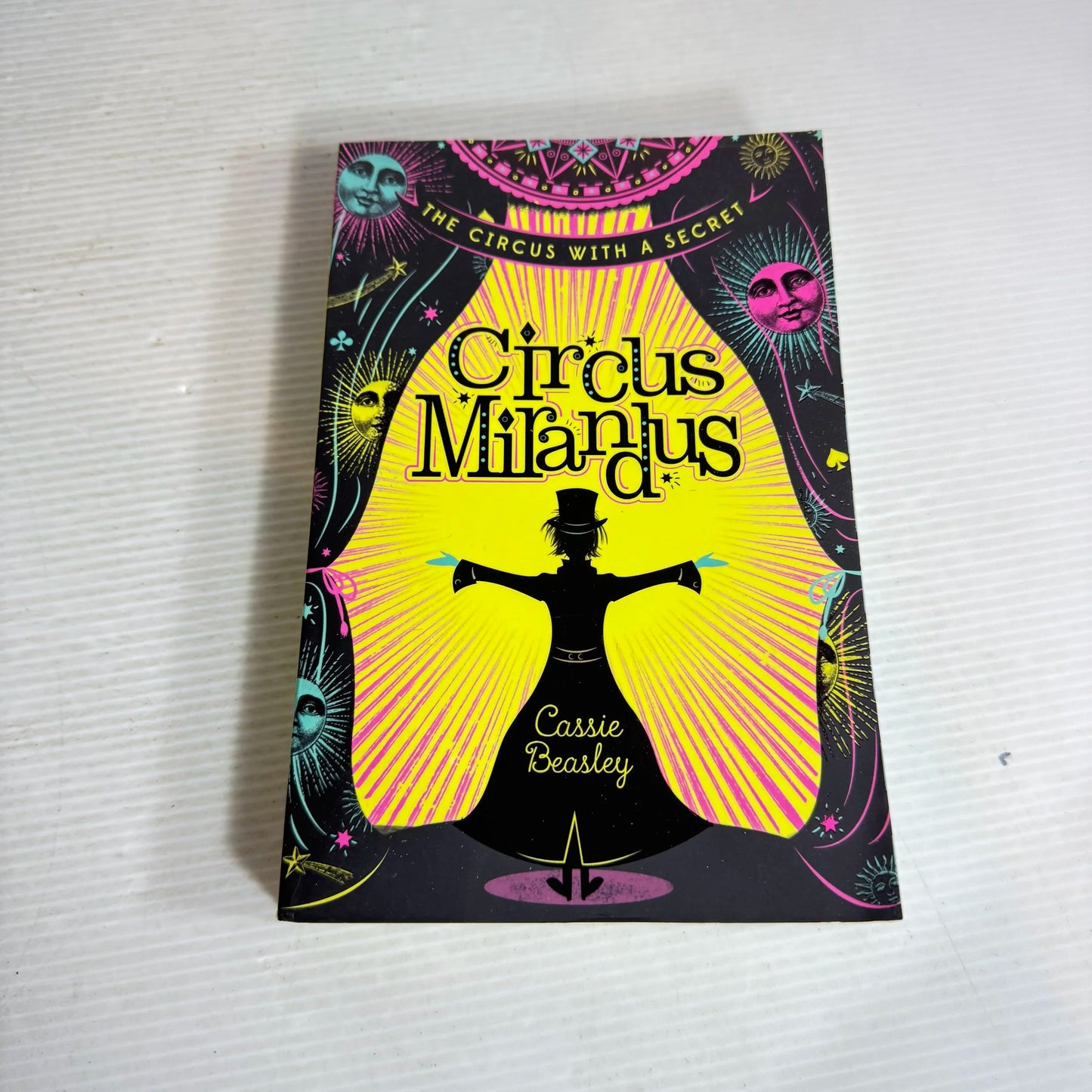 The Circus With A Secret : Circus Mirandus - Cassie Beasley