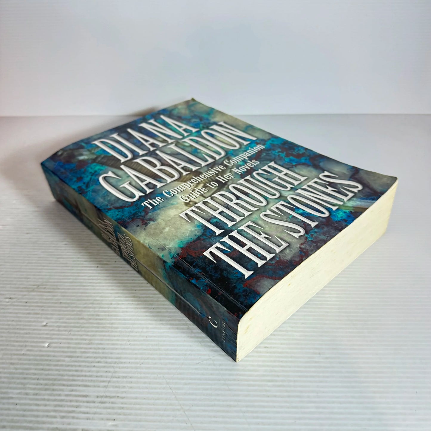 Diana Gabaldon : Through The Stones : The Comprehensive Companion Guide to Her Novels