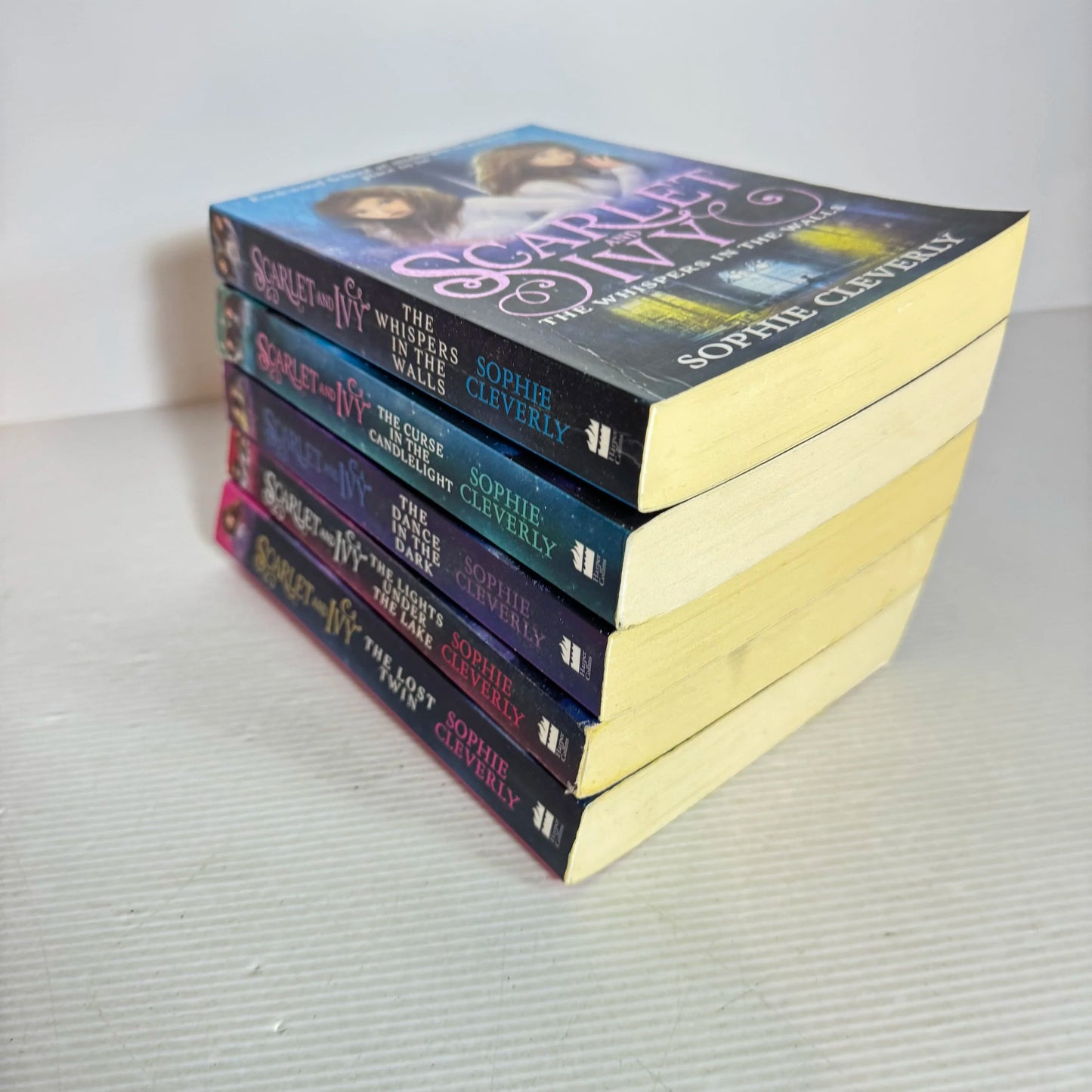 Scarlet And Ivy - Sophia Cleverly Book Bundle x 5 Books (211)