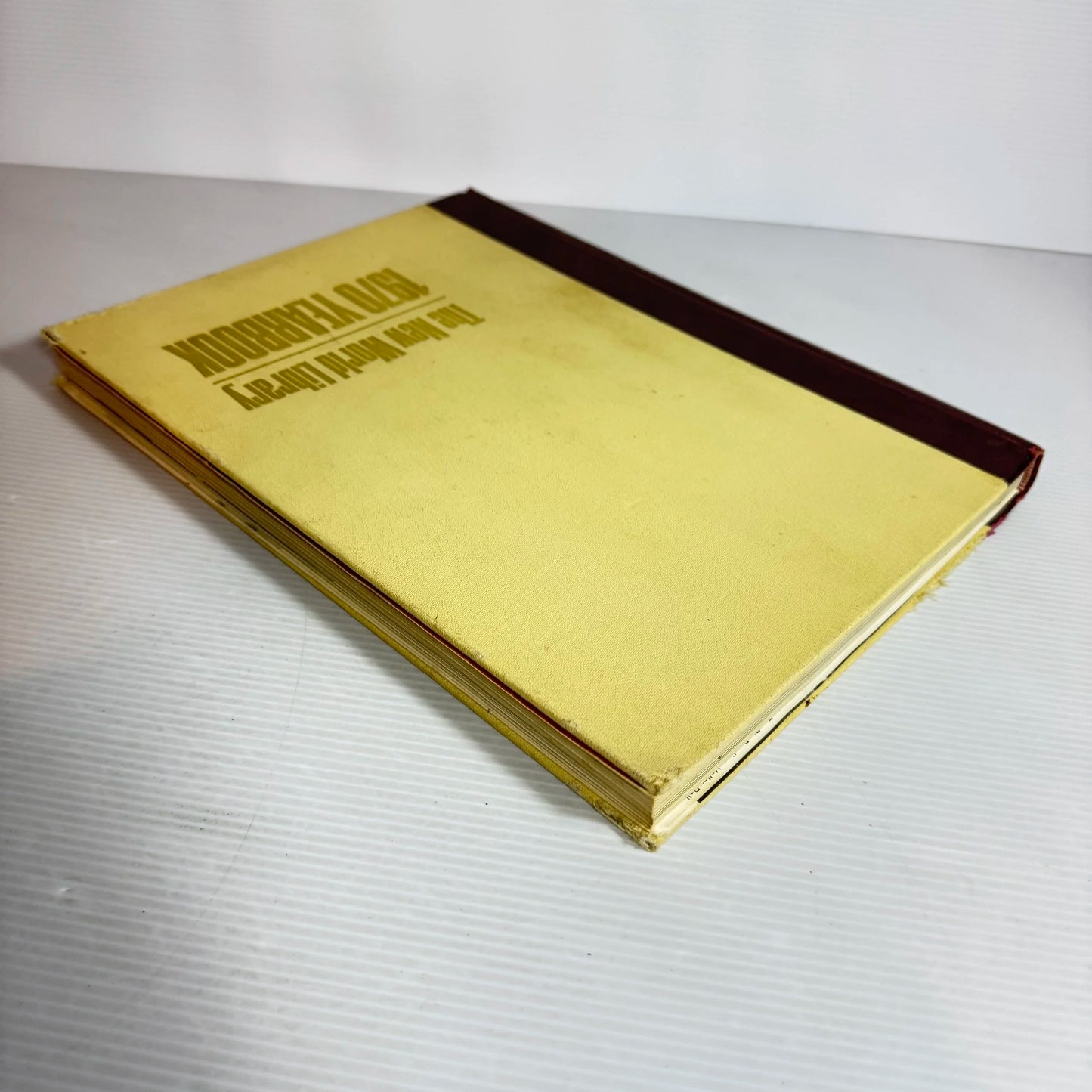 The New World Library 1970 Yearbook (Vintage)