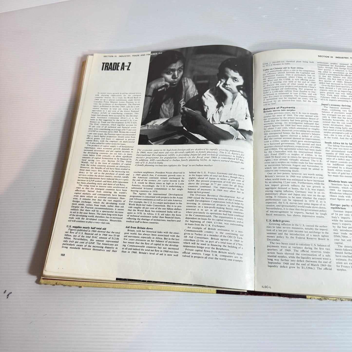 The New World Library 1970 Yearbook (Vintage)