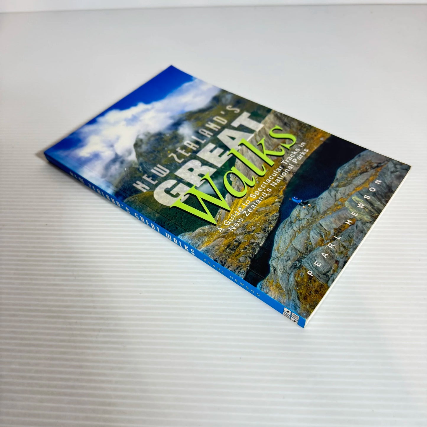 New Zealand's Great Walks - Pearl Hewson
