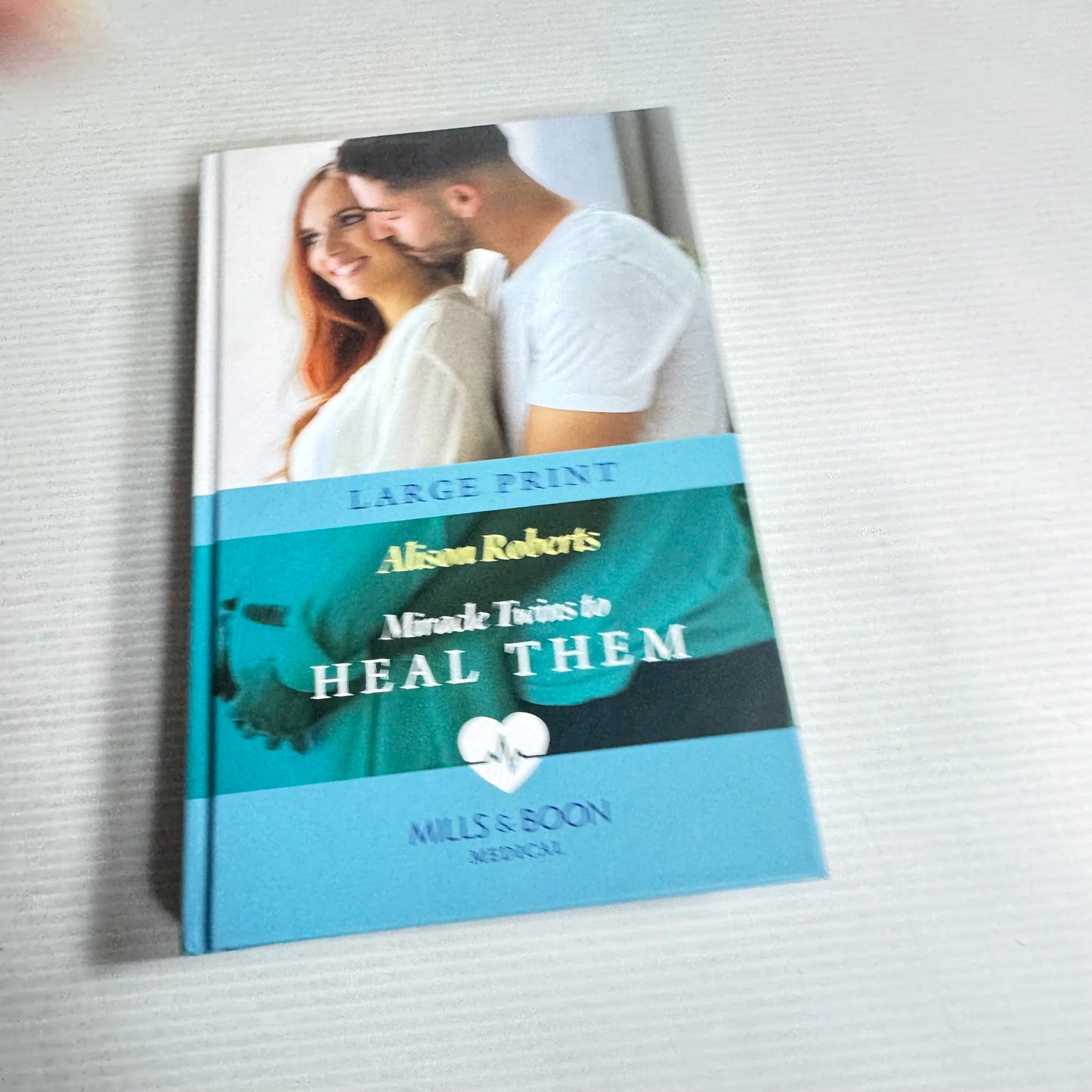 Miracle Twins To Heal Them - Alison Roberts - Mills & Boon Medical - Large Print