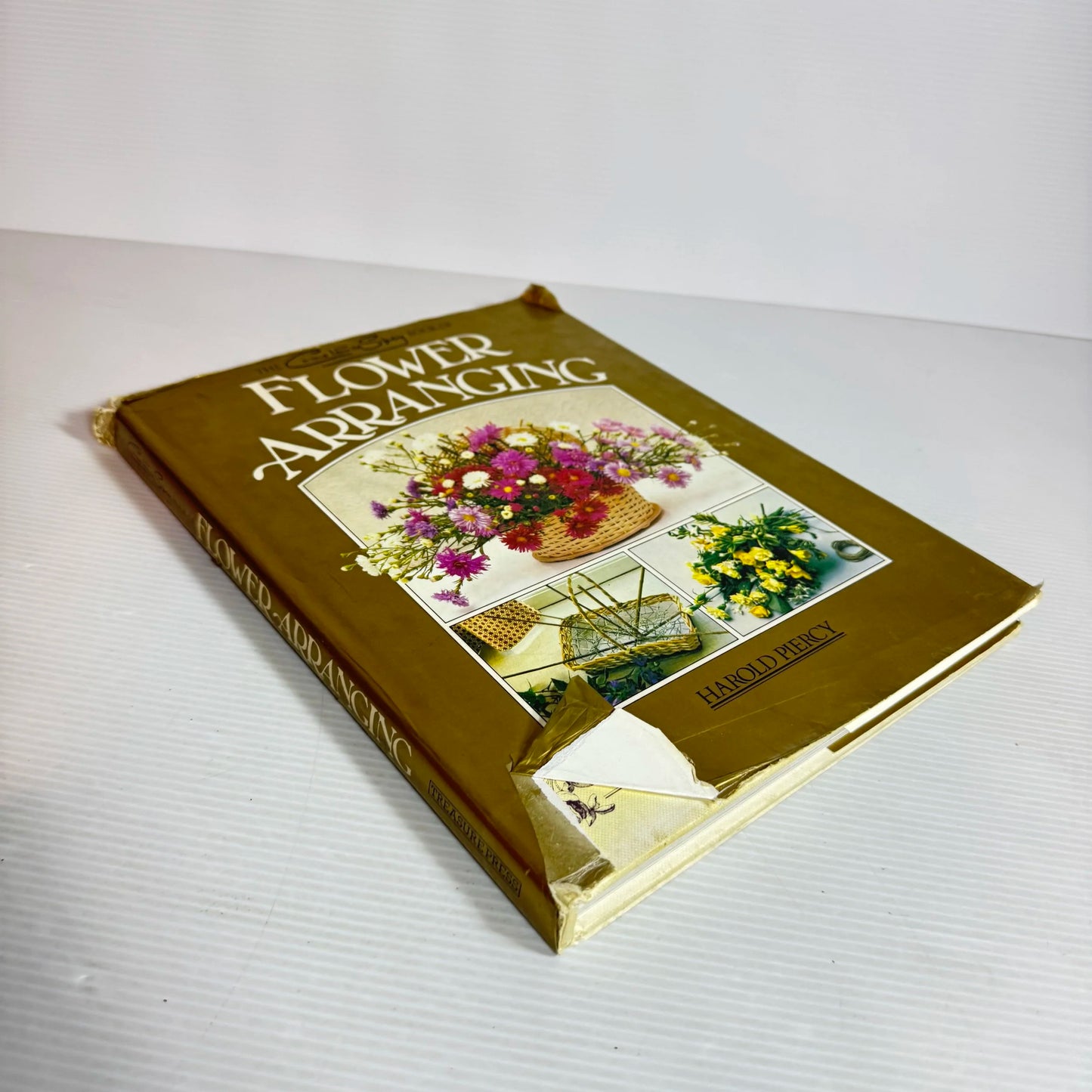 Flower Arranging - Harold Piercy (Vintage 1979)