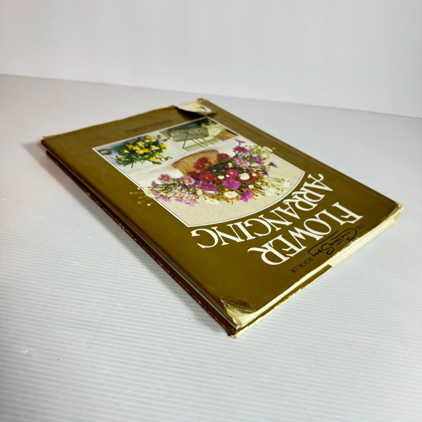 Flower Arranging - Harold Piercy (Vintage 1979)