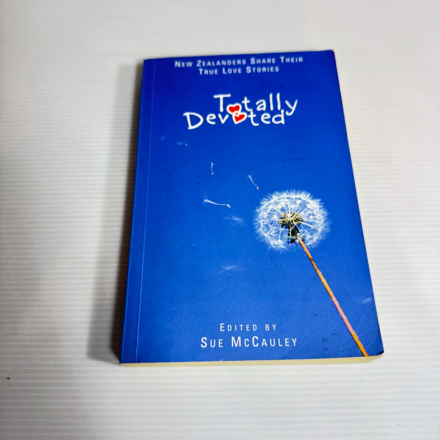Totally Devoted: New Zealanders Share Their True Love Stories - Sue McCauley