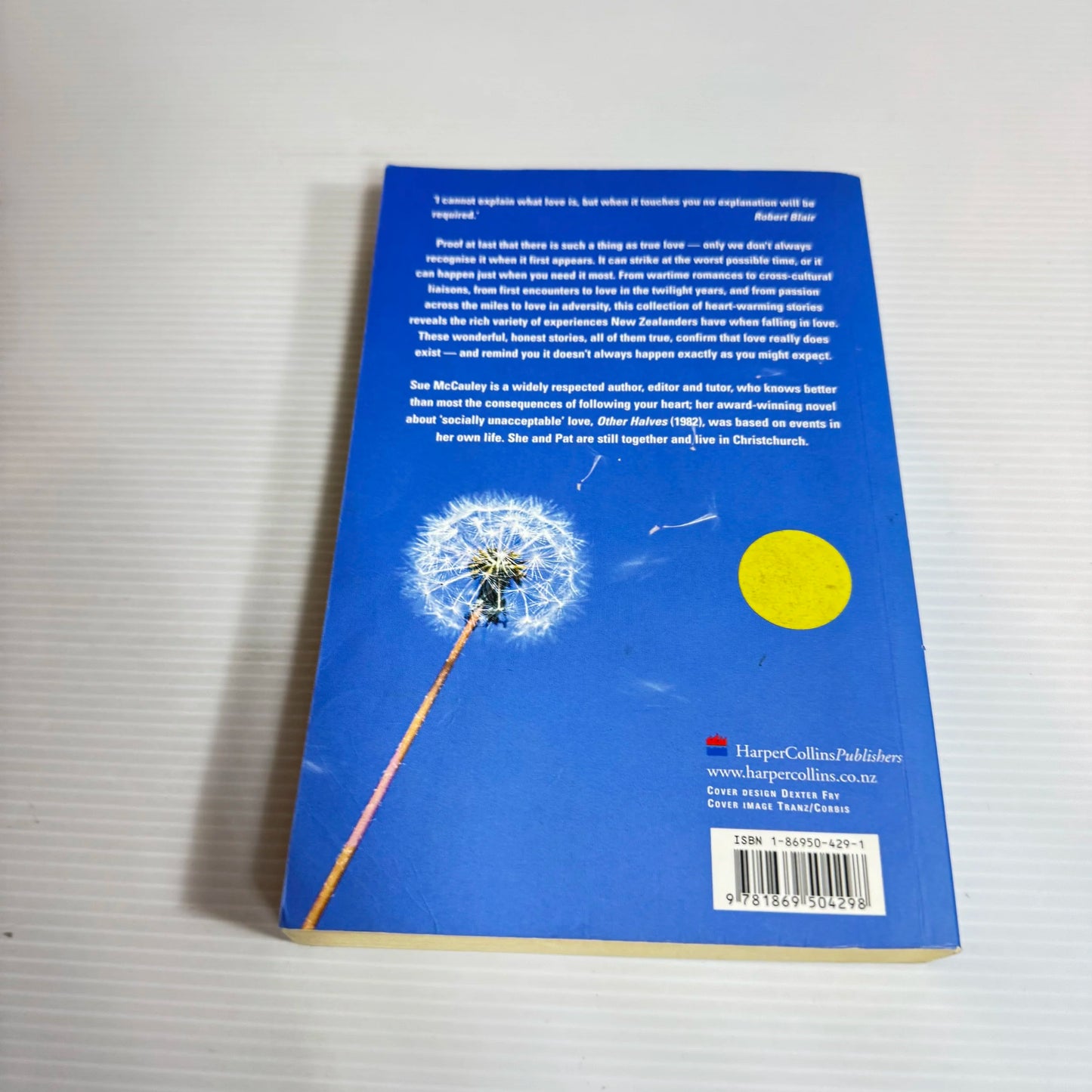 Totally Devoted: New Zealanders Share Their True Love Stories - Sue McCauley