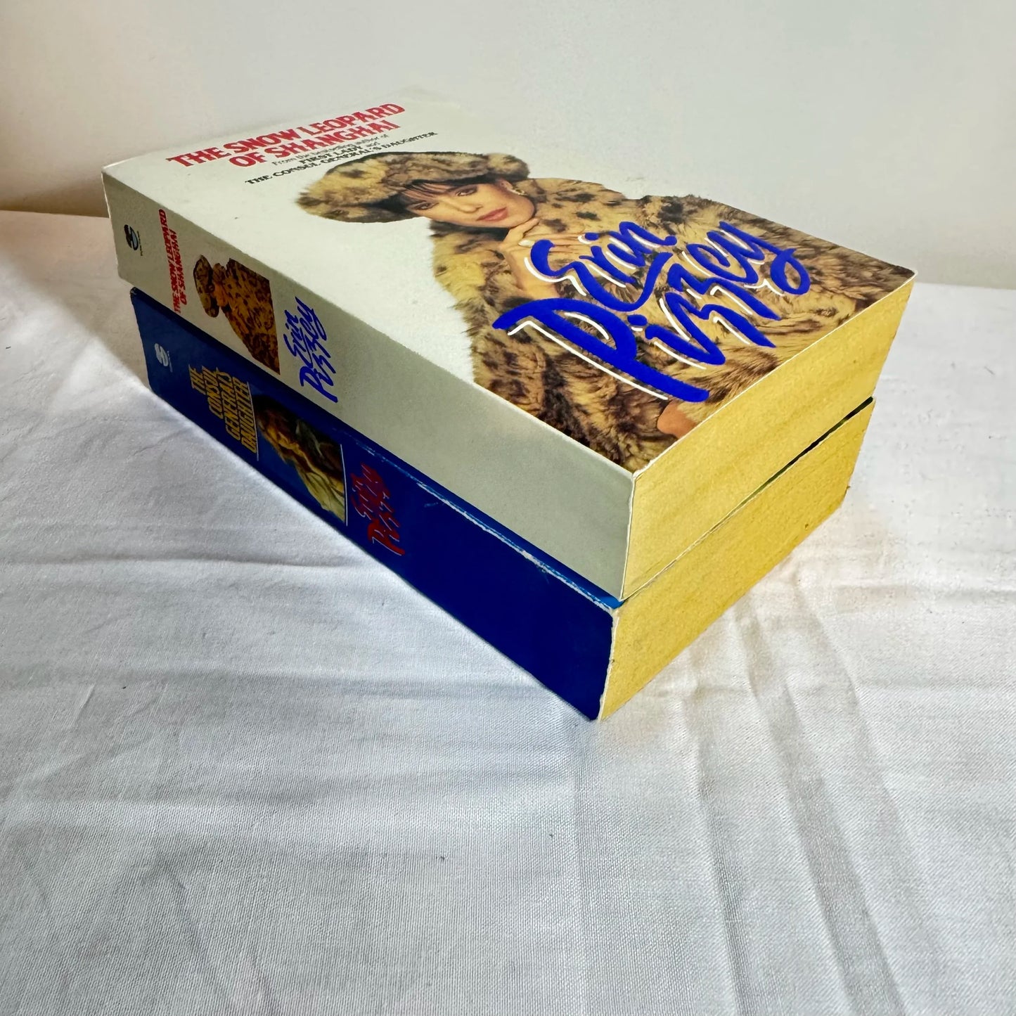 Erin Pizzey Vintage (1989) Book Bundle x 2 - The Snow Leopard of Shanghai & The Consul General's Daughter