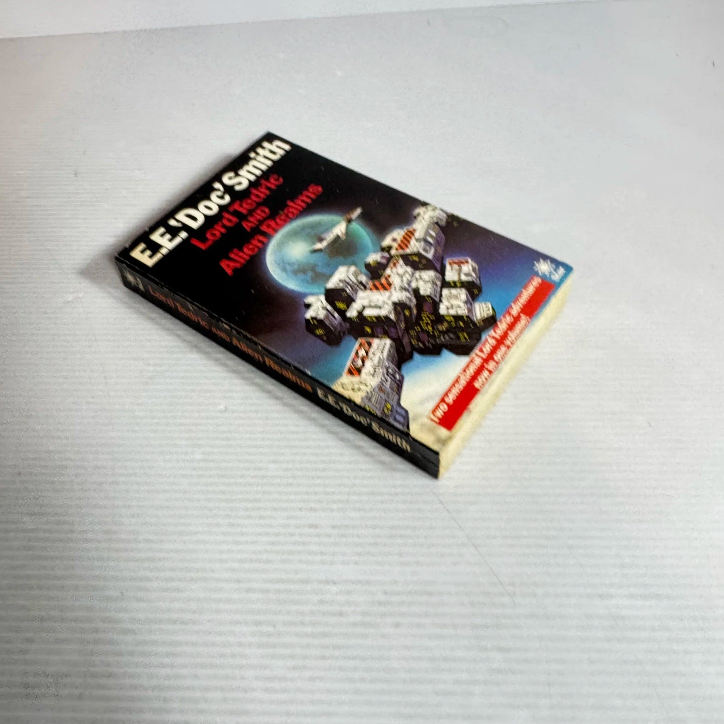 Lord Tedric and Alien Realms - E.E. 'Doc' Smith (Vintage 1978)