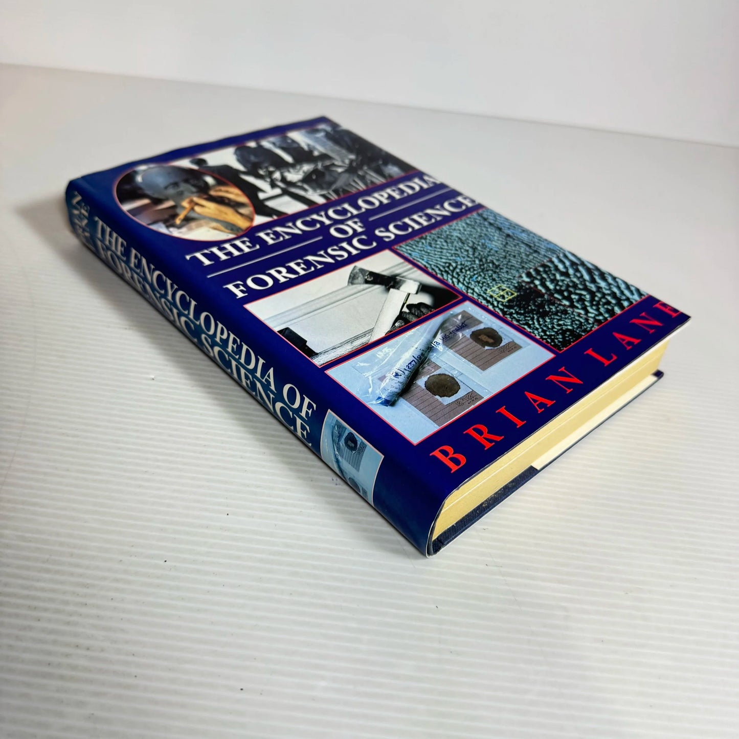 The Encyclopedia Of Forensic Science - Brian Lane (1992)