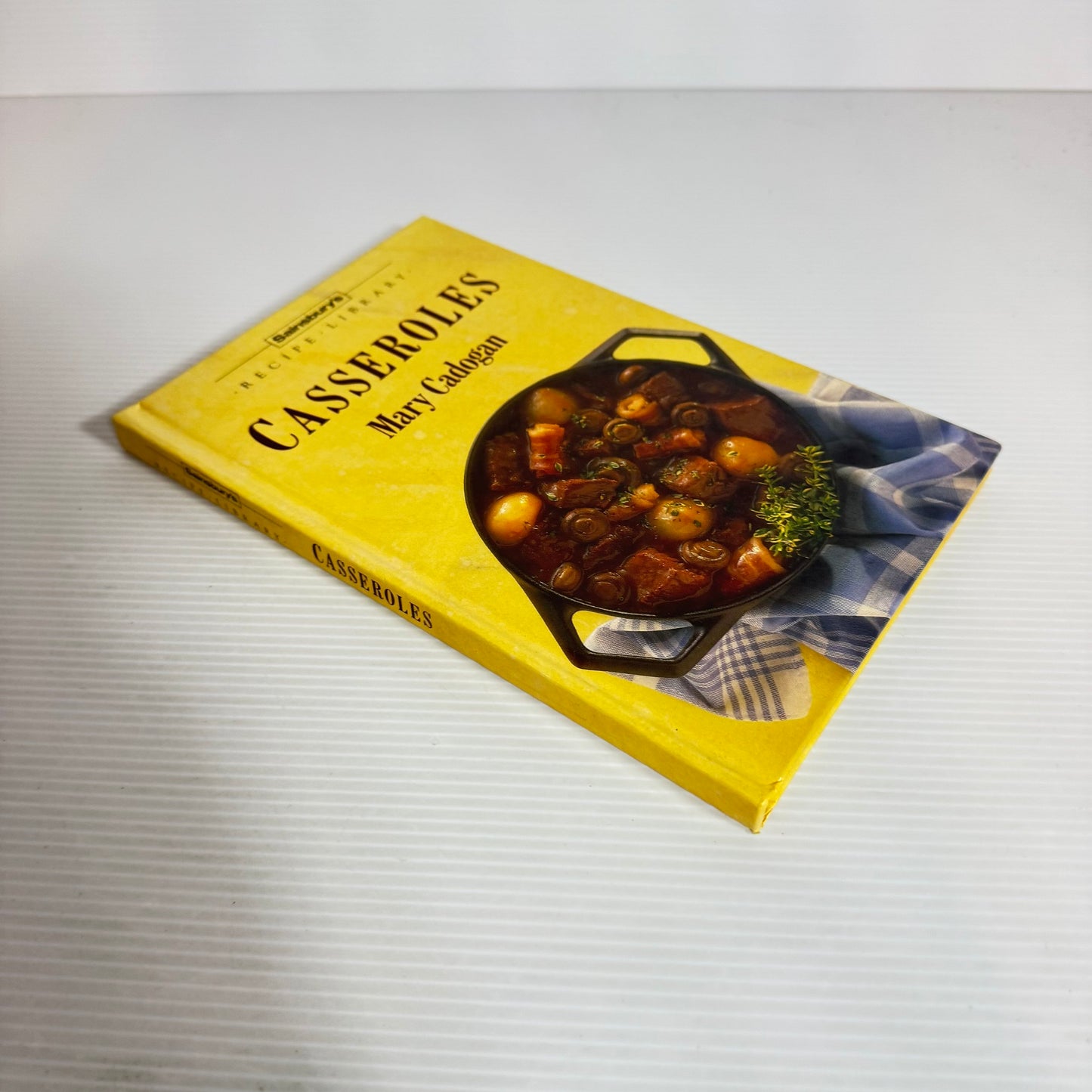 Casseroles - Mary Cadogan (Vintage 1986)