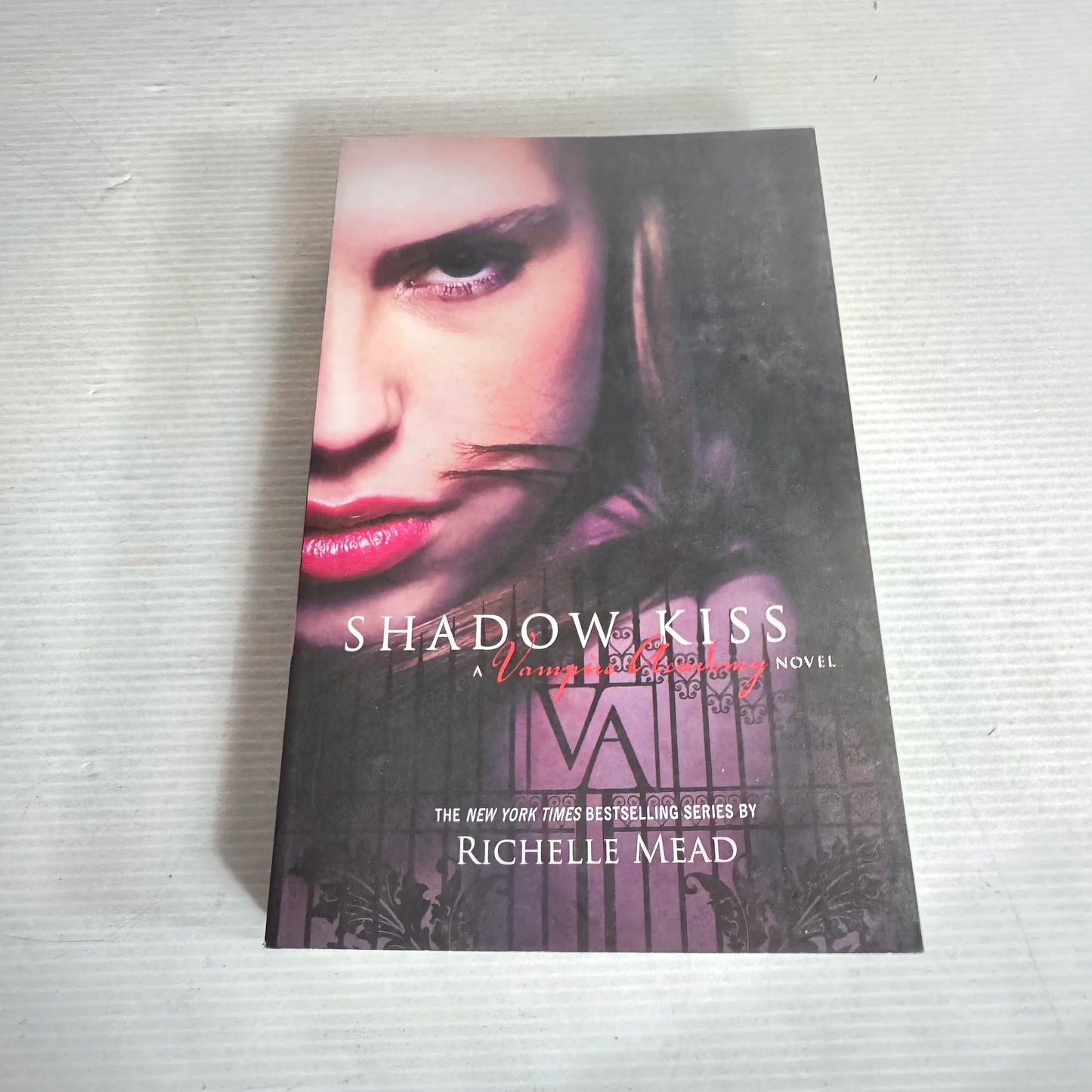 Shadow Kiss: A Vampire Academy Novel - Richelle Mead
