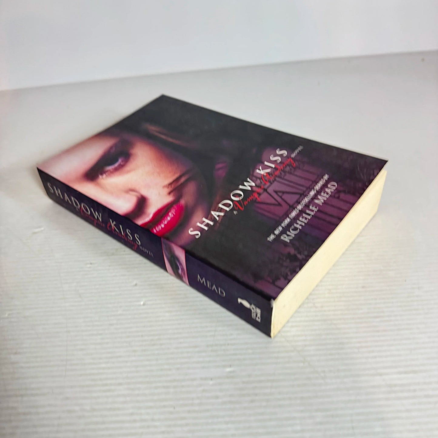 Shadow Kiss: A Vampire Academy Novel - Richelle Mead
