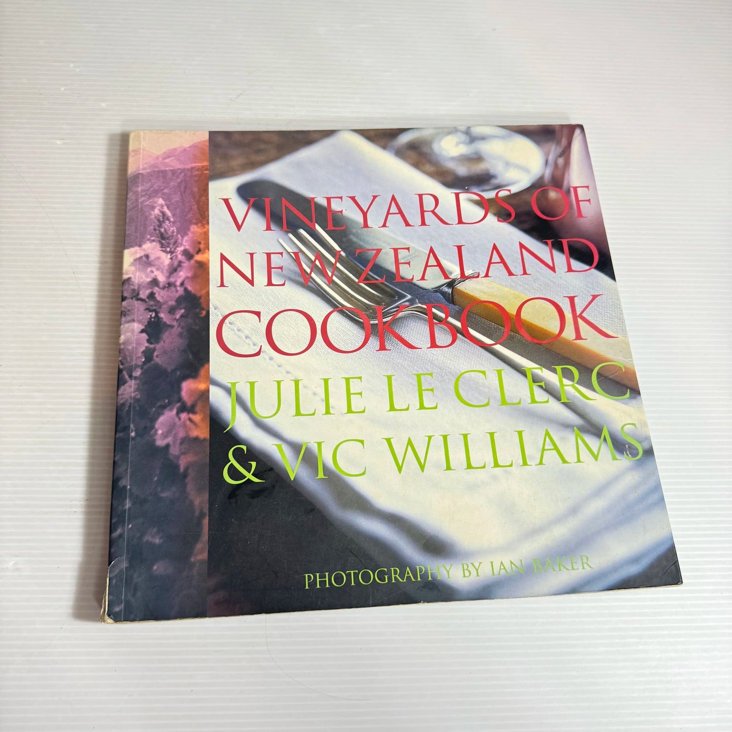 Vineyards Of New Zealand Cookbook - Julie Le Clerc & Vic Williams