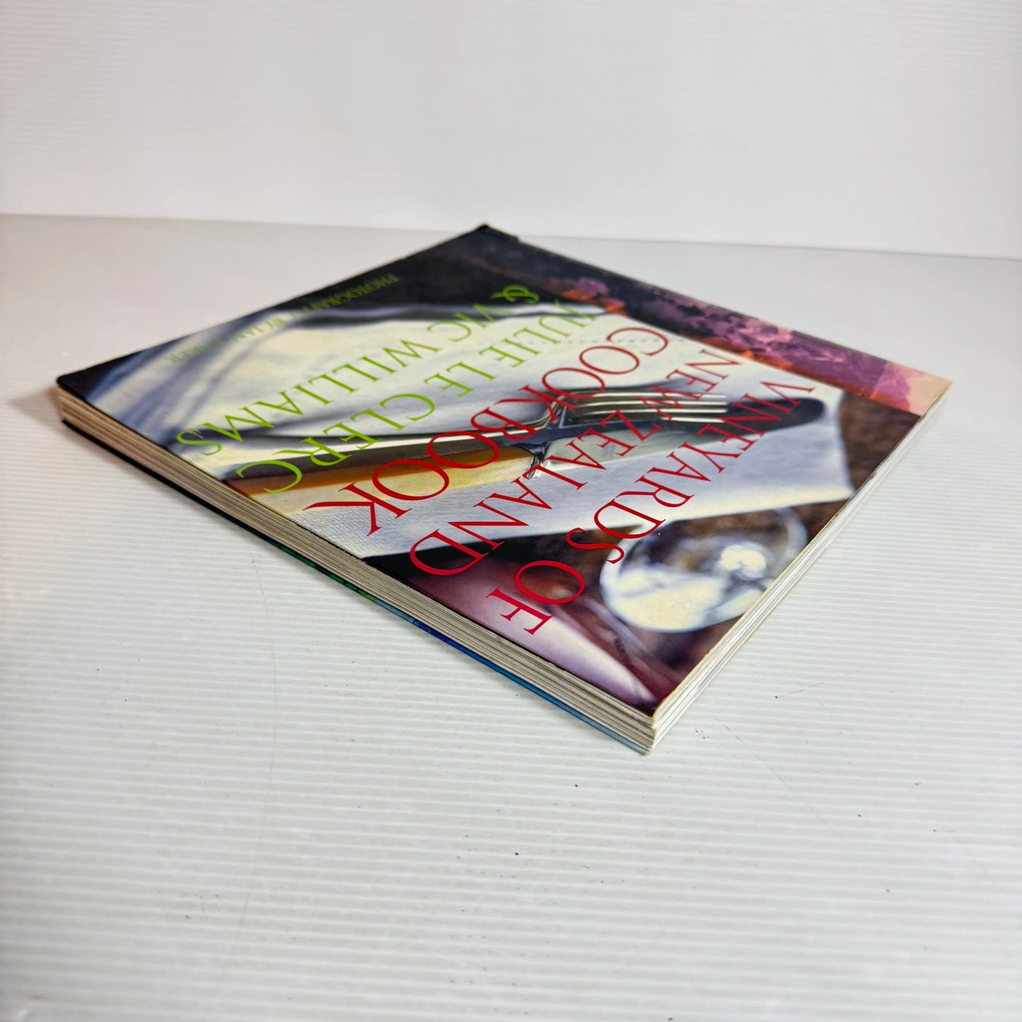 Vineyards Of New Zealand Cookbook - Julie Le Clerc & Vic Williams