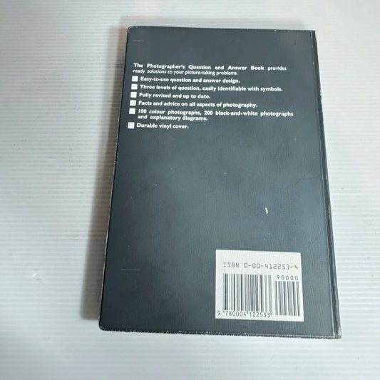 The Photographer's Question and Answer Book (Revised Edition) - Michael Busselle