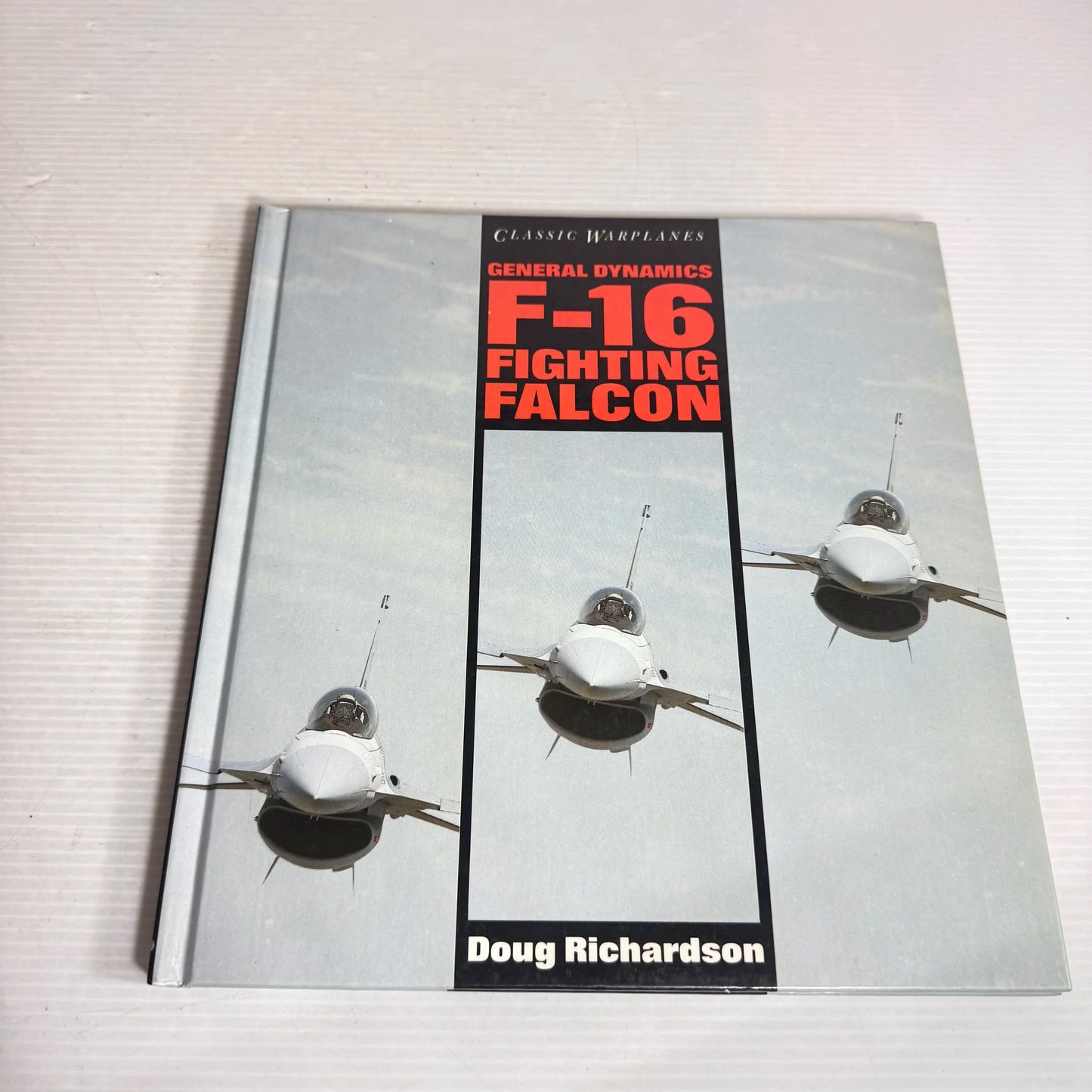 Classic Warplanes: General Dynamics F-16 Fighting Falcon - Doug Richardson (Vintage 1990)