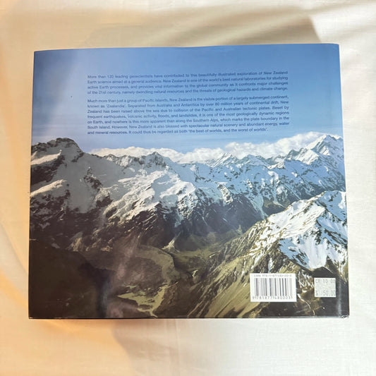 A Continent on the Move : A New Zealand Geoscience into the 21st Century - Ian J Graham