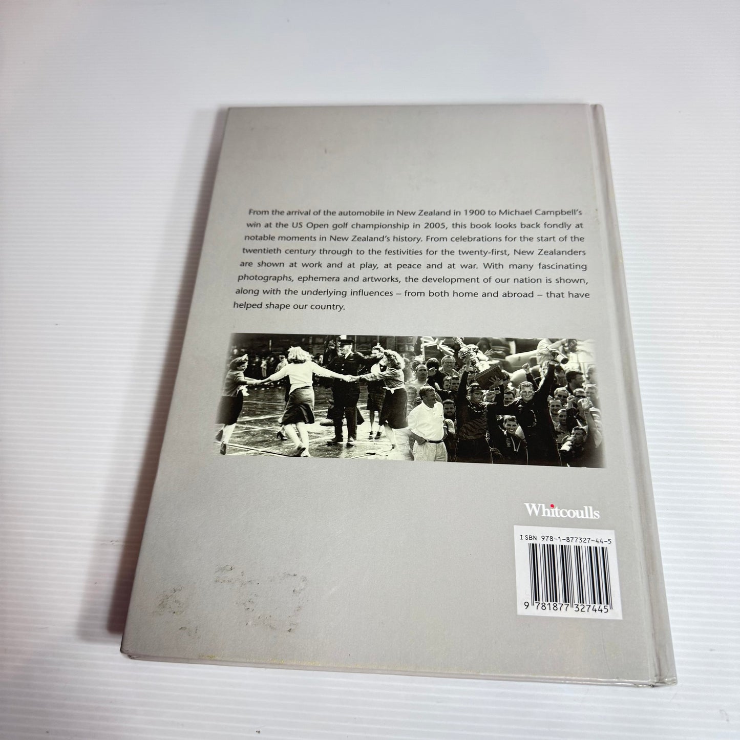 Looking Back : New Zealand 1900 - 2005 - Richard Wolfe